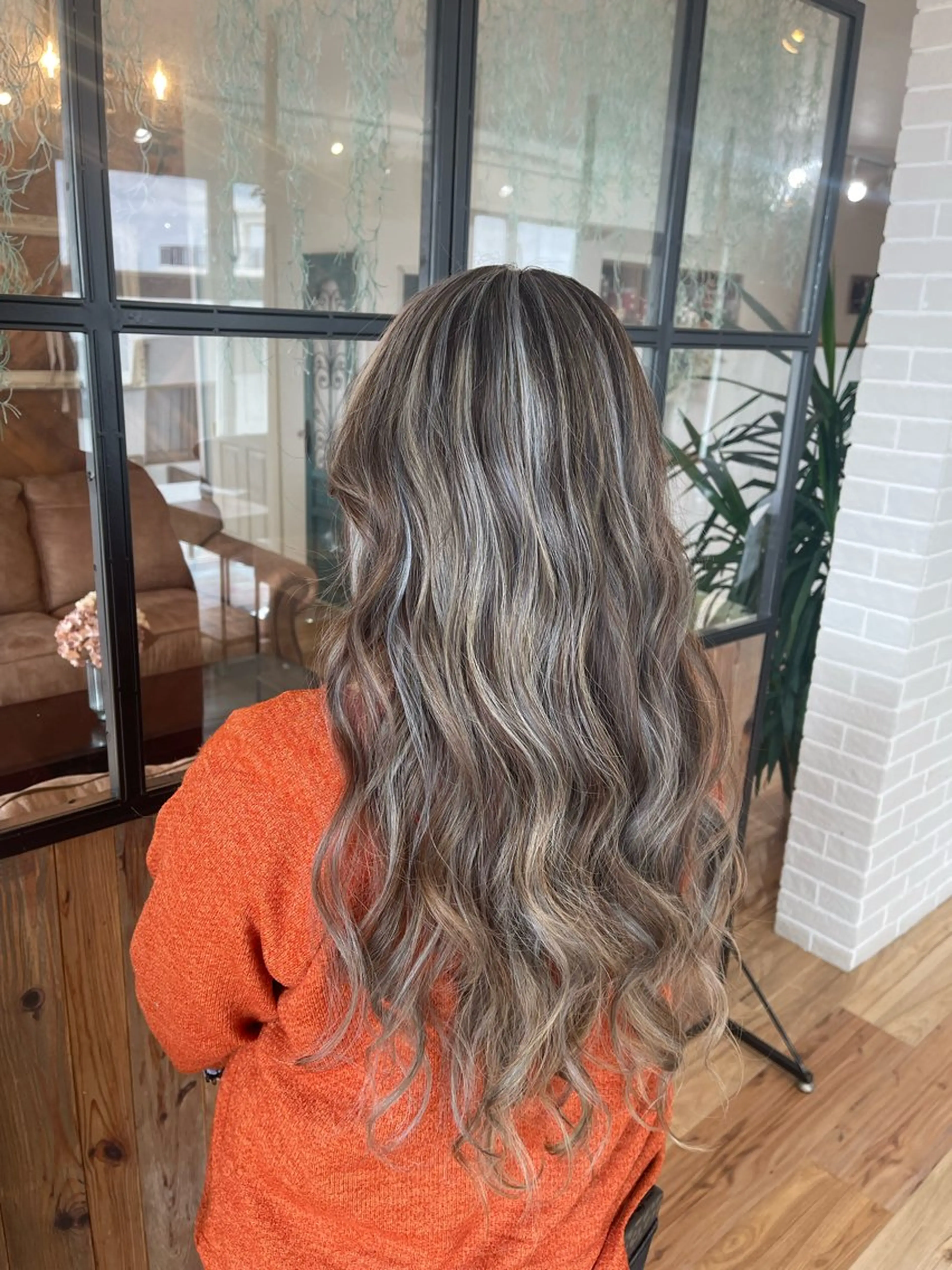 カラー LA BELLA所属・LA BELLA マリナのヘアスタイル