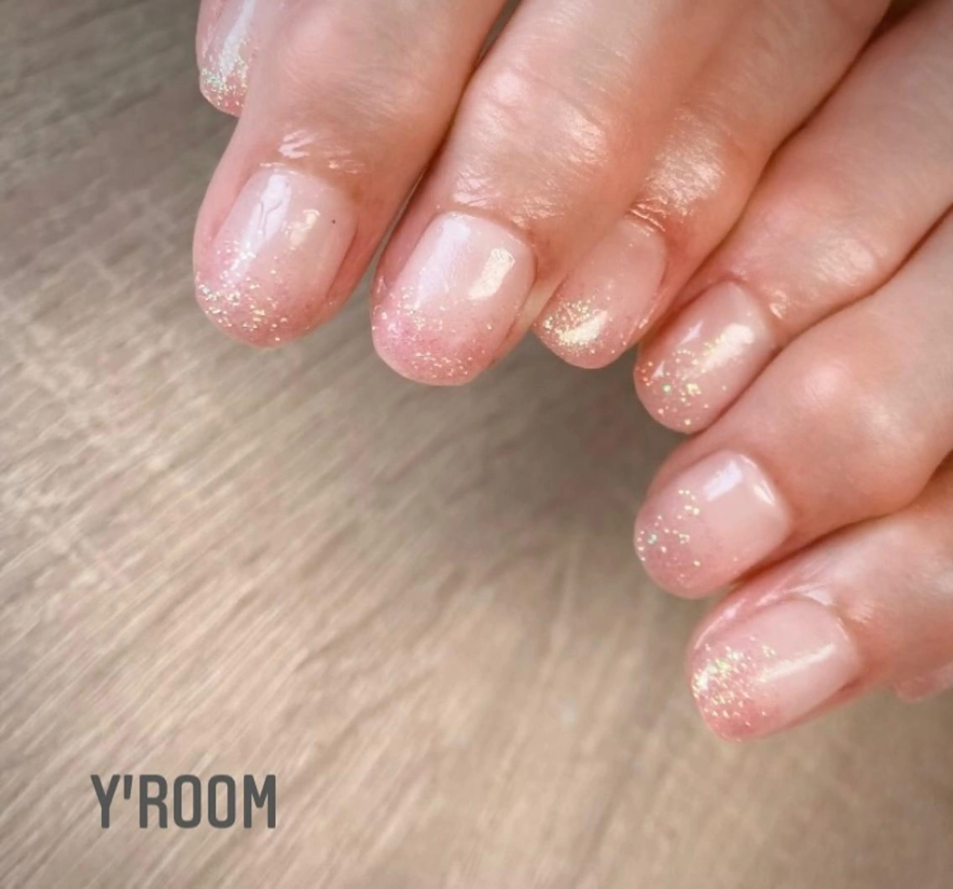 ネイル オーロラネイル フラッシュネイル フットネイル ジェルネイル 氷ネイル・うるうるネイル ハンドネイル YUKA （ネイリスト）のネイルデザイン
