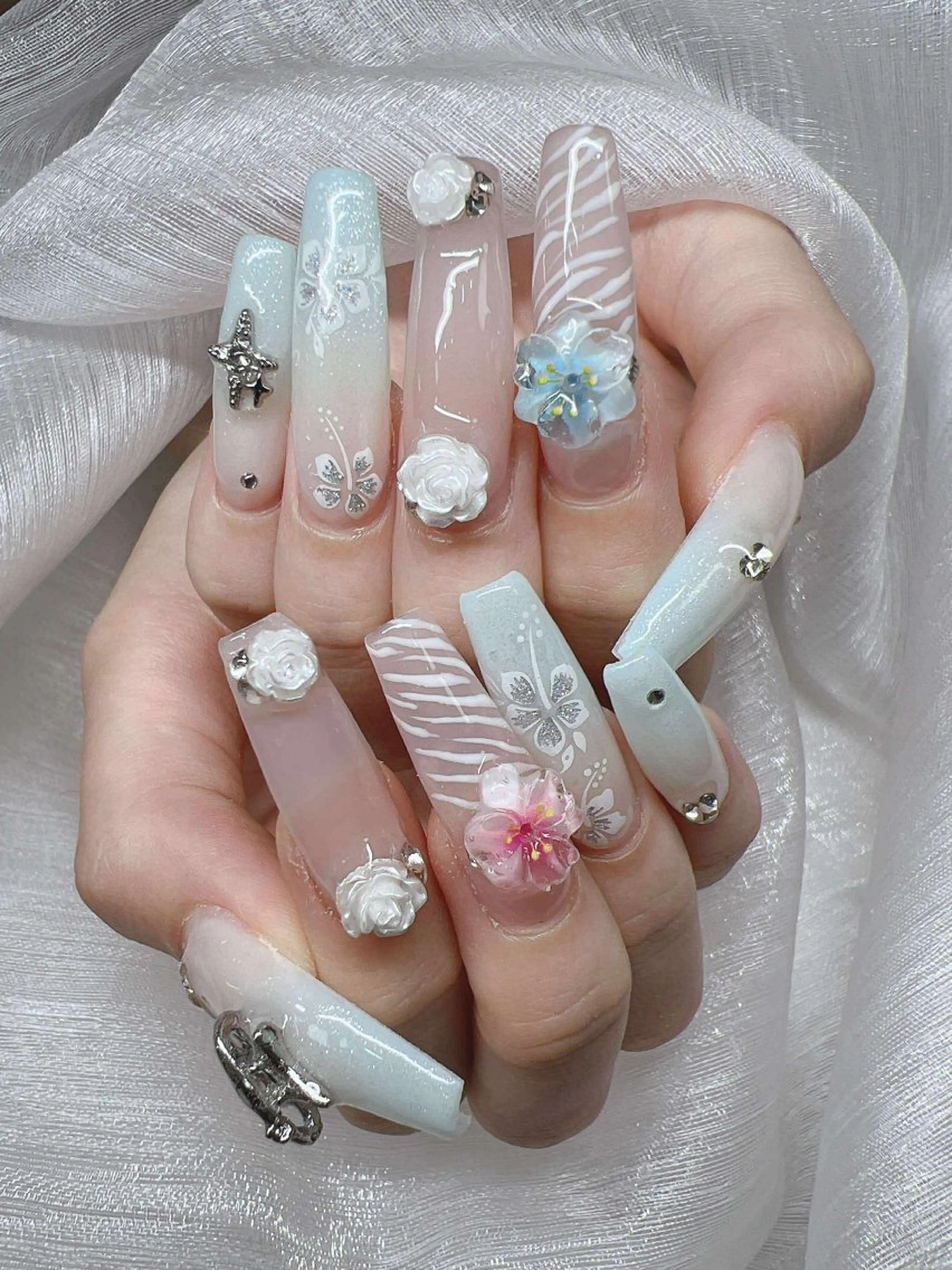 ネイル 長さ出し グラデーション 卒業式 キラキラネイル マグネットネイル ハンドネイル Lee Nailsのネイルデザイン