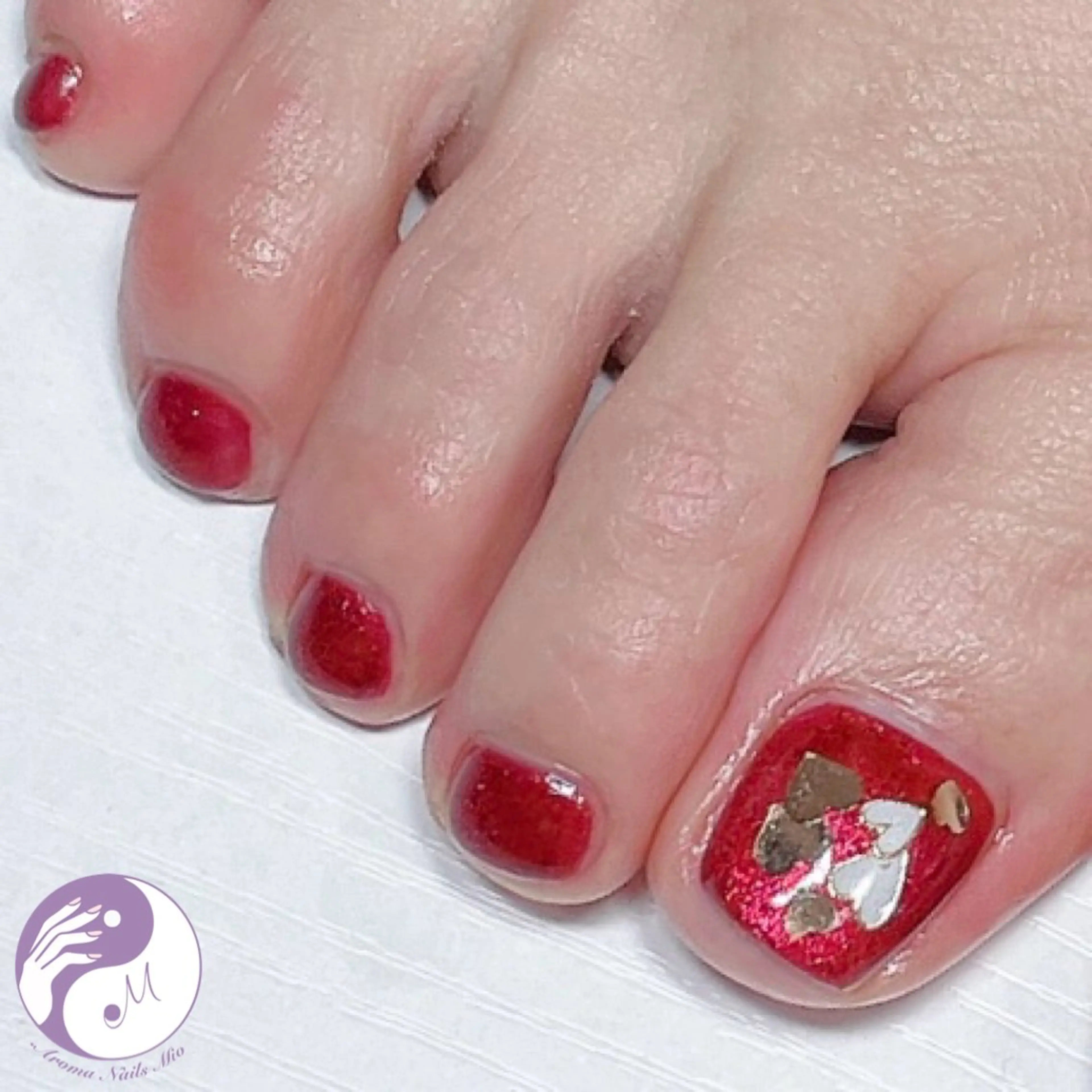 ネイル アートネイル フットネイル ジェルネイル ワンカラーネイル 赤色 .Nails Mio 赤羽西ネイルサロンのネイルデザイン