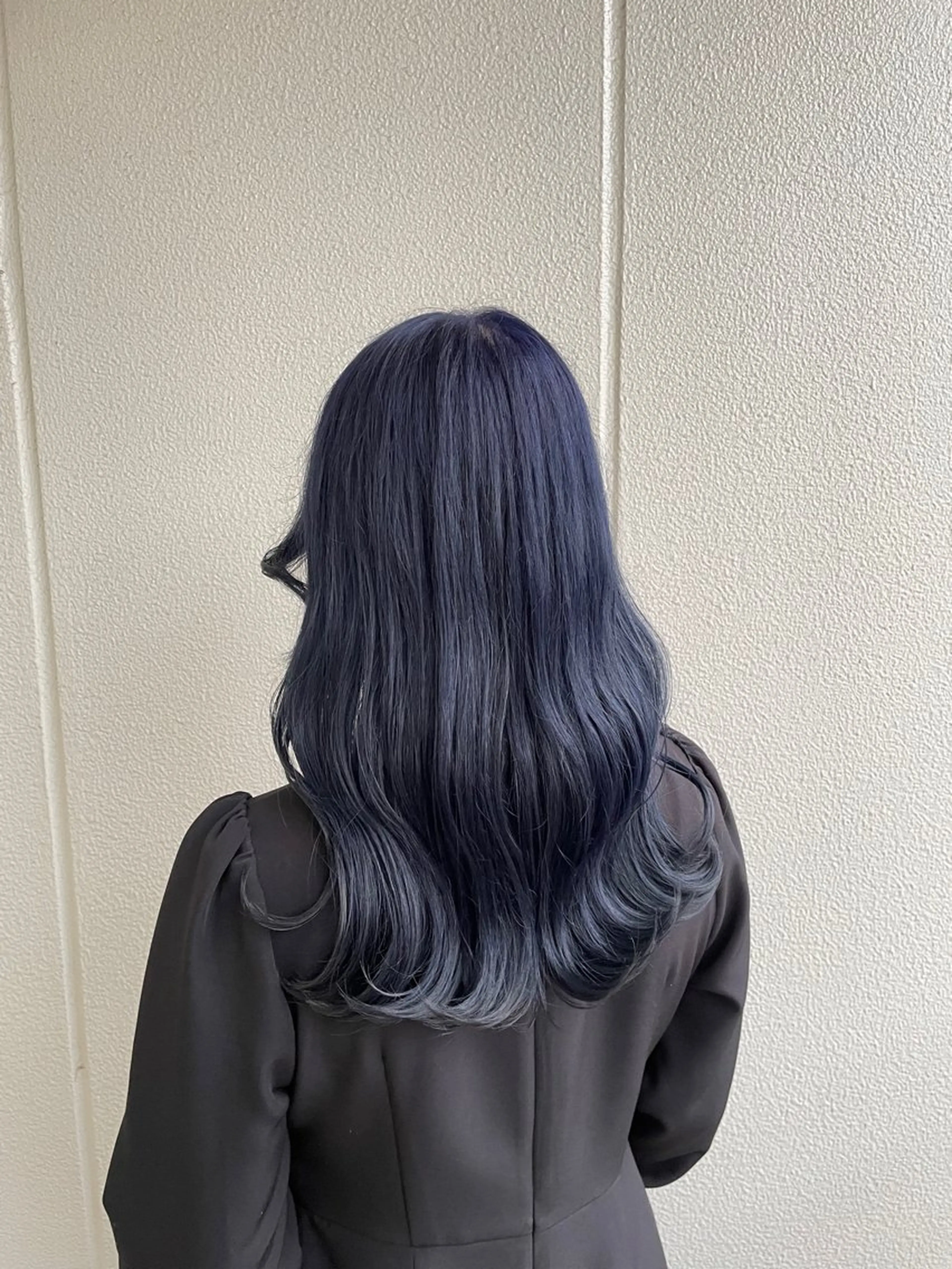 ロング カラー ヘアアレンジ 黒髪 ブルーカラー ブルーブラック ヘアカラー トリートメント ヘッドスパ ヘアセット 艶髪✨寒色カラー✨ 翁長孝輔のヘアスタイル