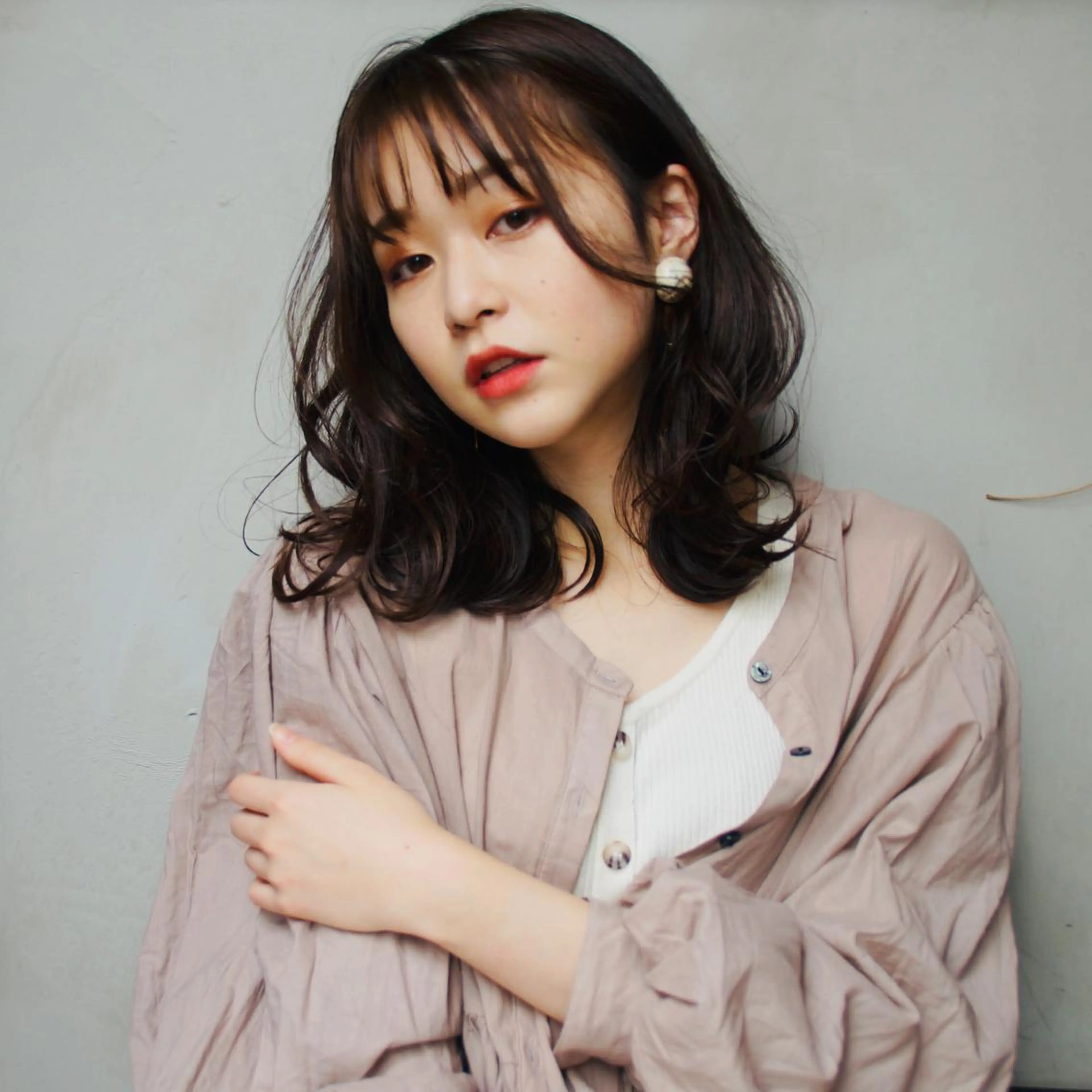 ミディアム くびれヘア ウルフカット カット パーマ トリートメント hoNua. 栄/透明感カラーのヘアスタイル