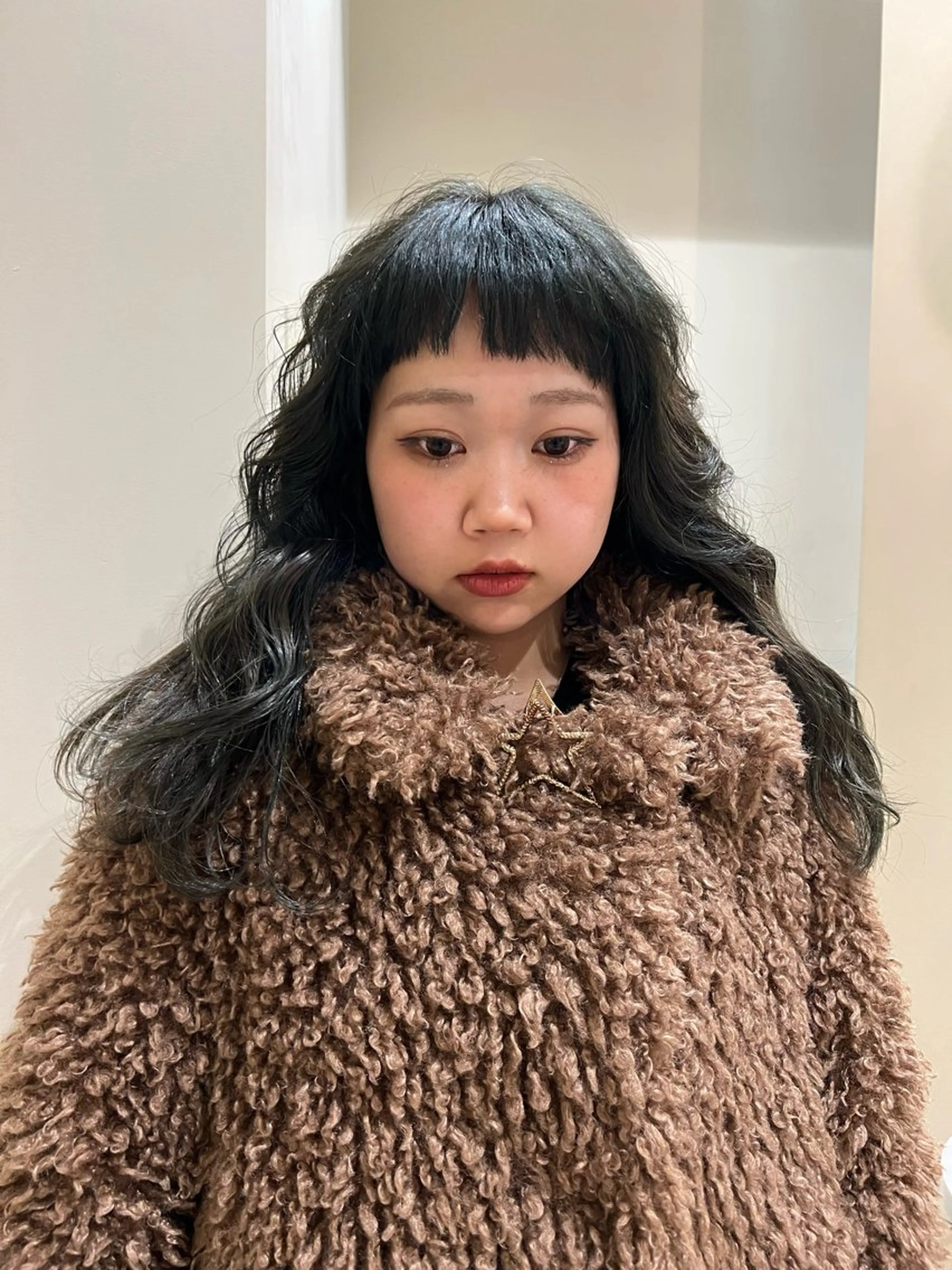 カラー 加藤木麻彩 NEROのヘアスタイル