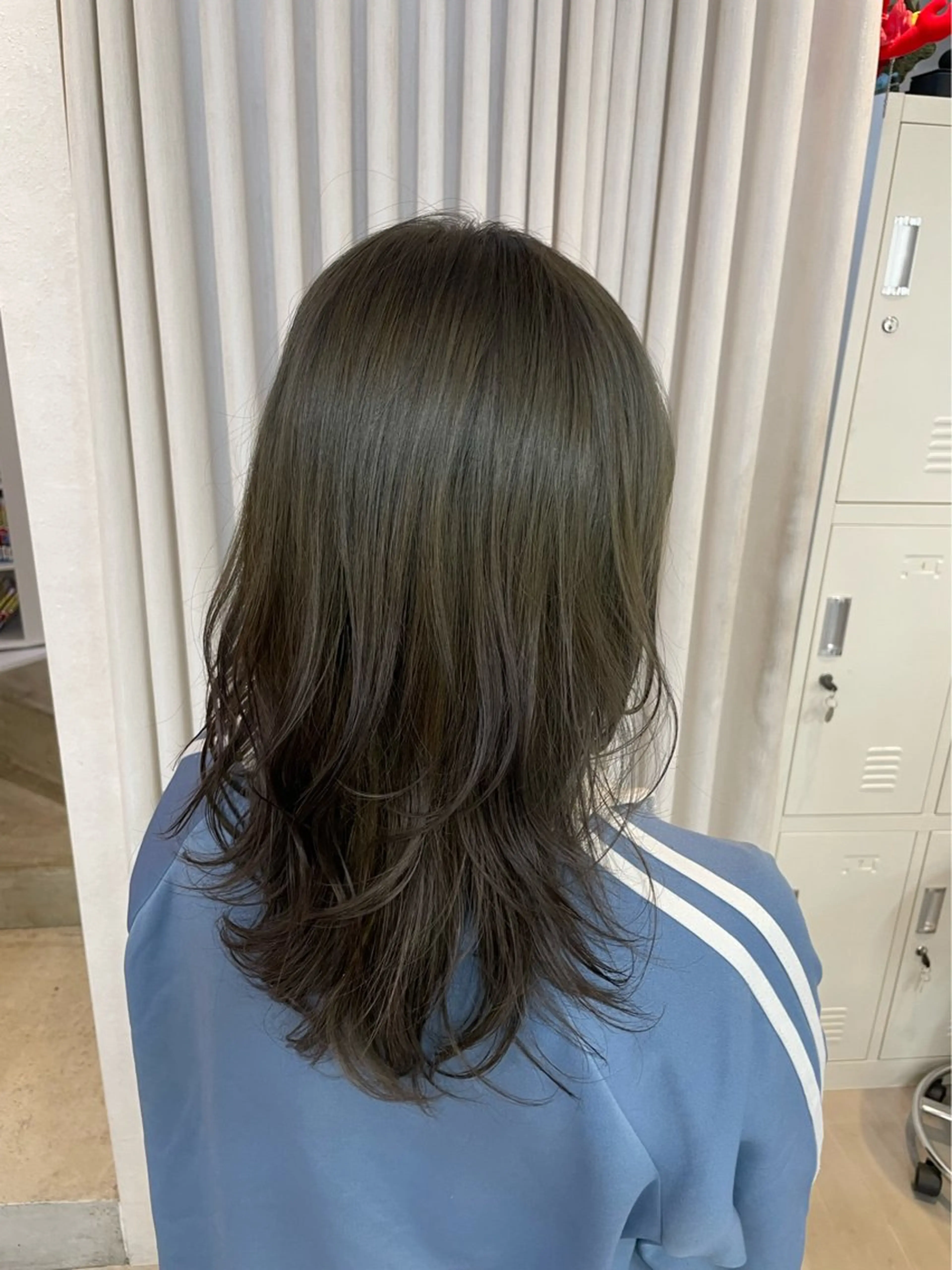 セミロング カラー ベージュカラー オリーブベージュ 安井まゆ _Box mico.のヘアスタイル