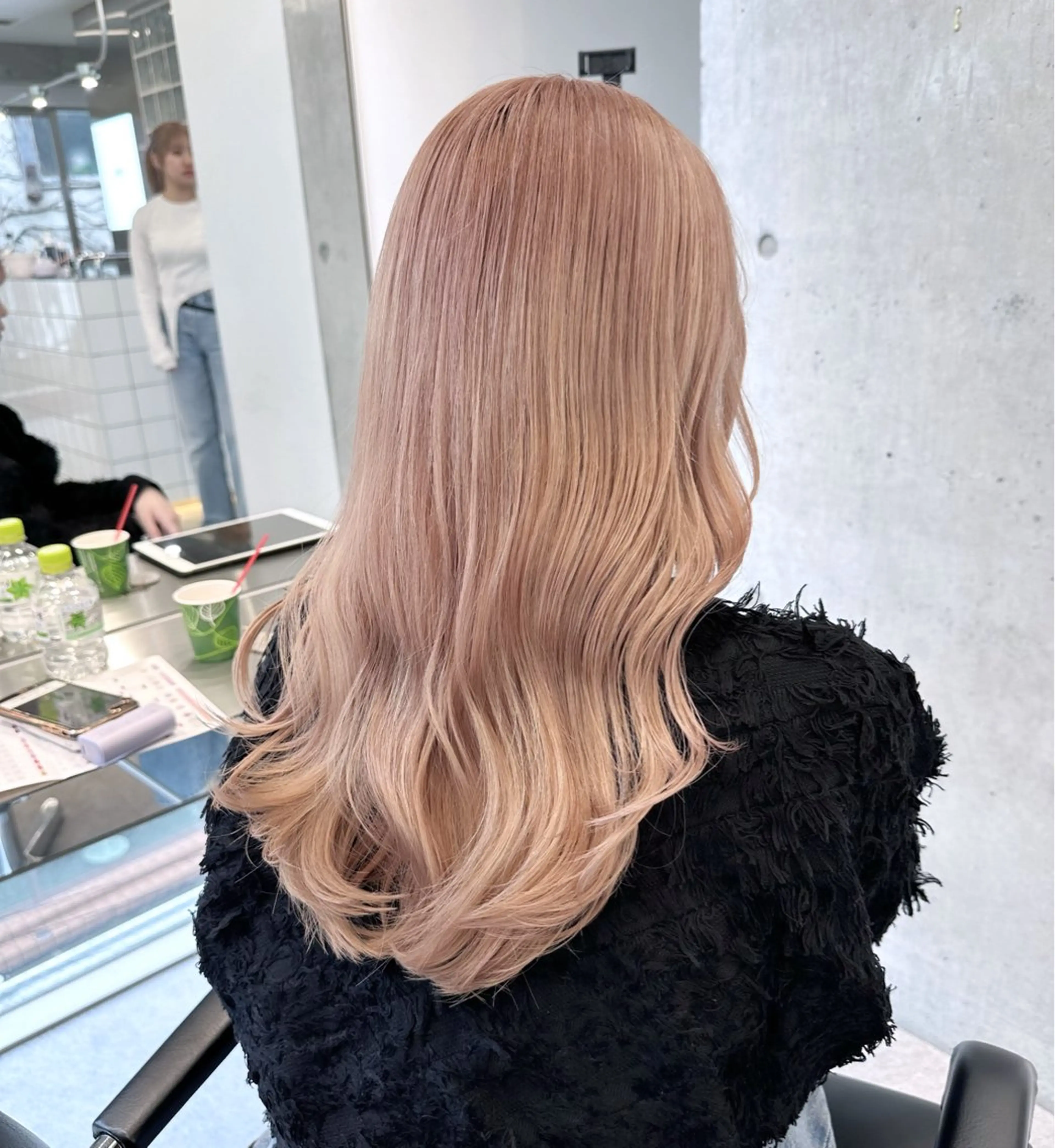 ロング カラー ベージュカラー ブリーチ ダブルカラー ハイトーンカラー ミルクティーベージュ ヘアカラー トリートメント ❣️本日ショート カット大募集❣️のヘアスタイル