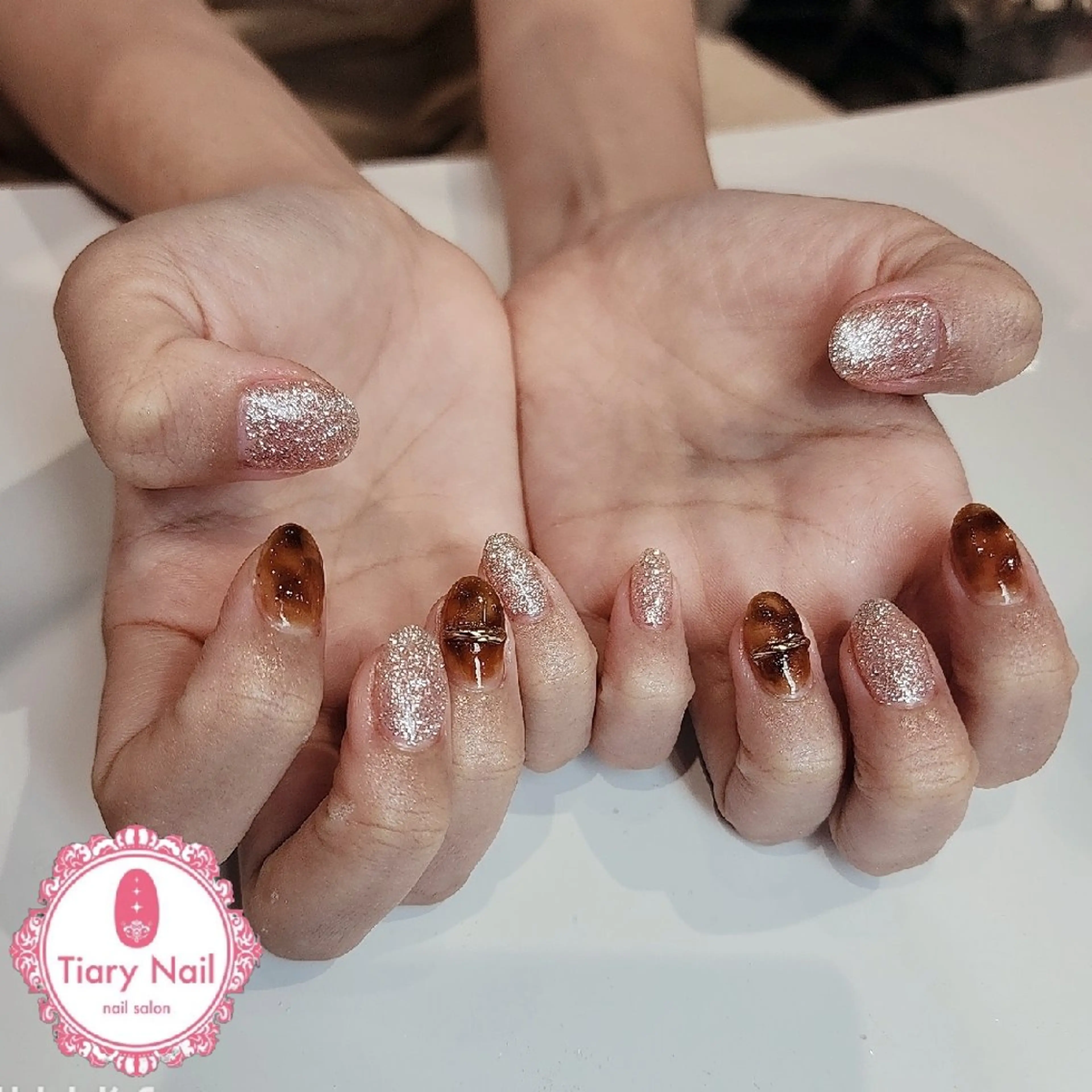 ネイル ハンドネイル 💙🤍Tiary M🤍💙のネイルデザイン