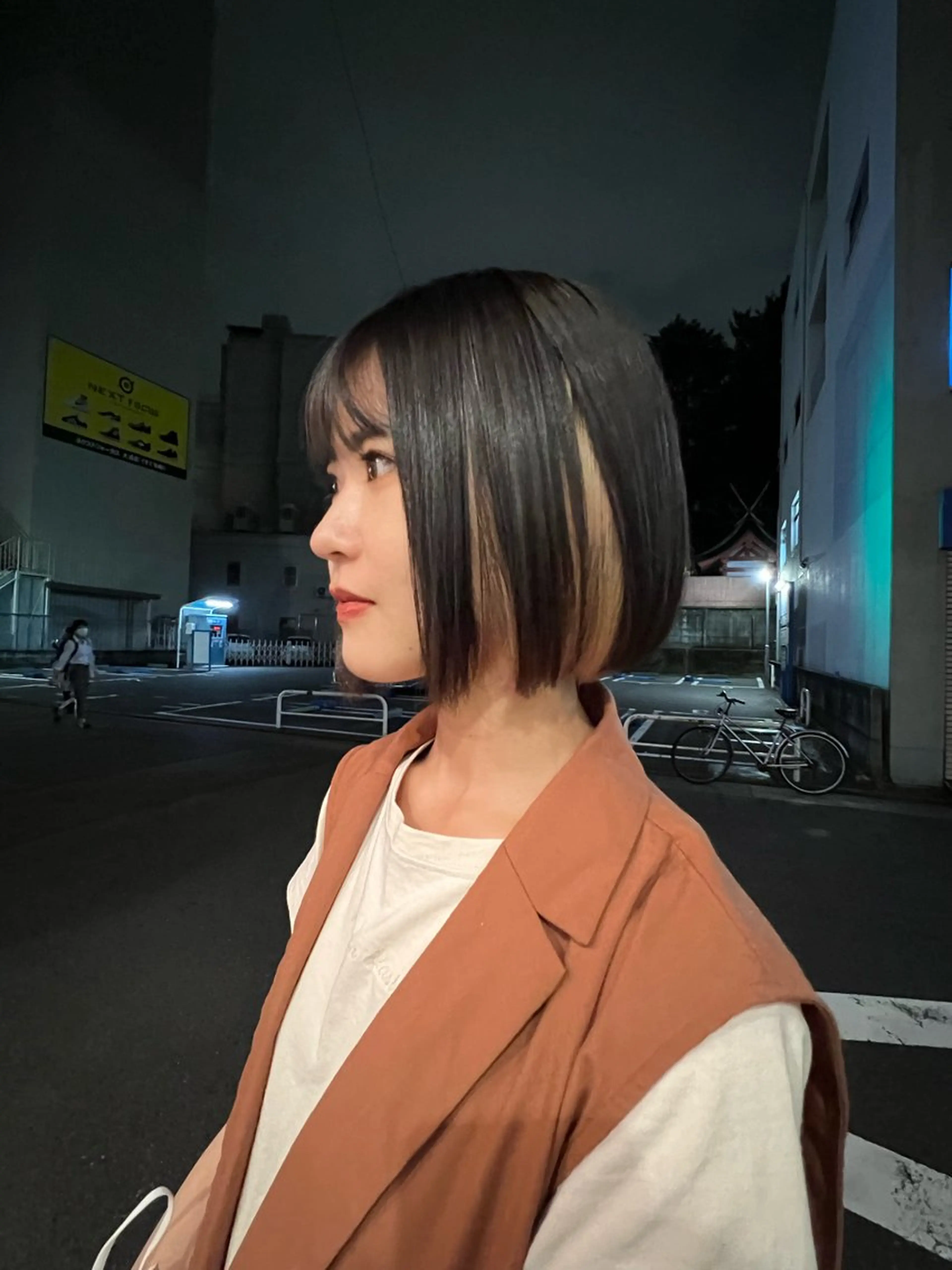 ショート カラー ベージュカラー デザインカラー イヤリングカラー ハイトーンカラー インナーカラー ヘアカラー rina/大須/ 暖色カラーのヘアスタイル