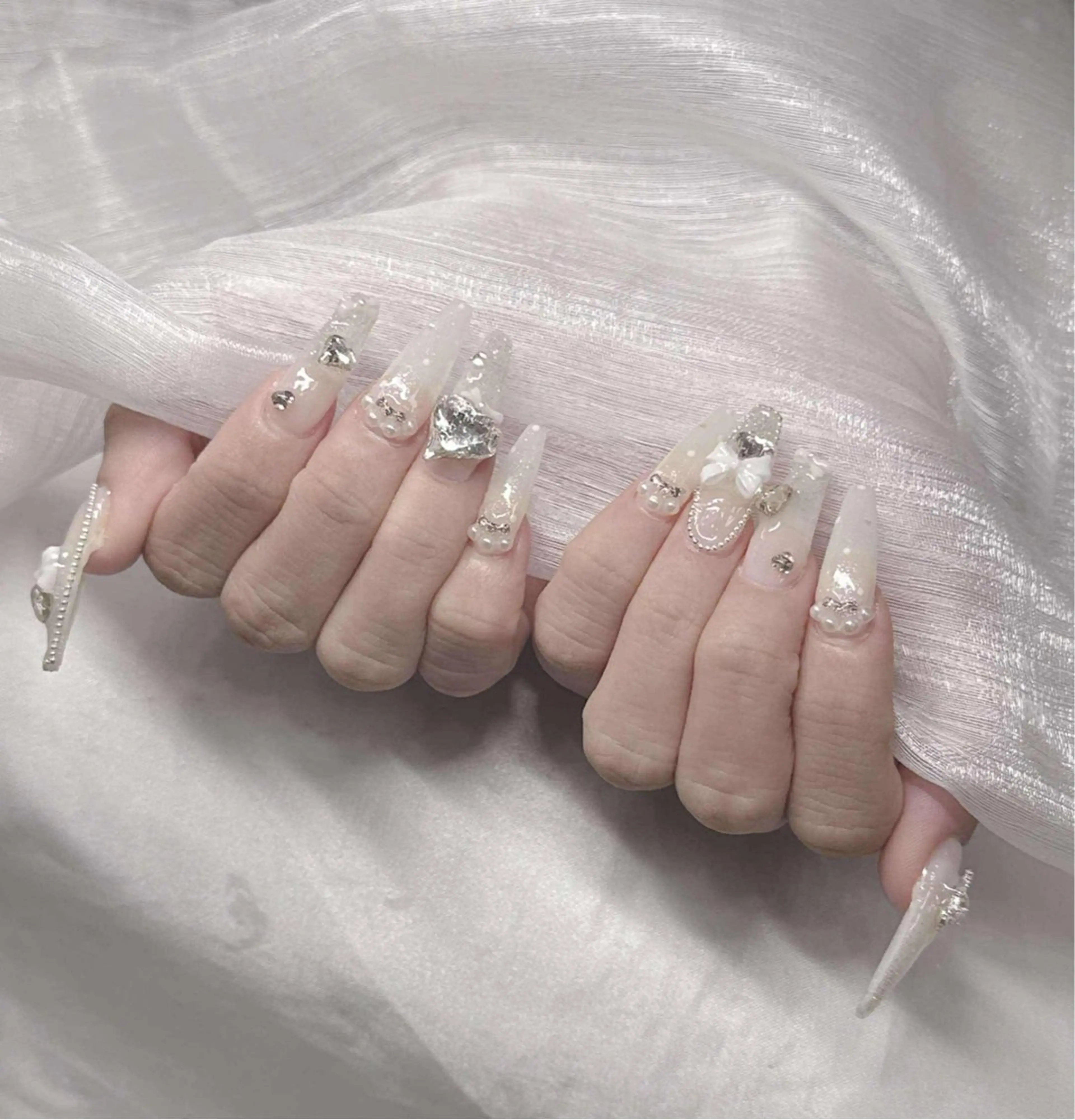 ネイル 長さ出し グラデーション 卒業式 キラキラネイル マグネットネイル ハンドネイル Lee Nailsのネイルデザイン