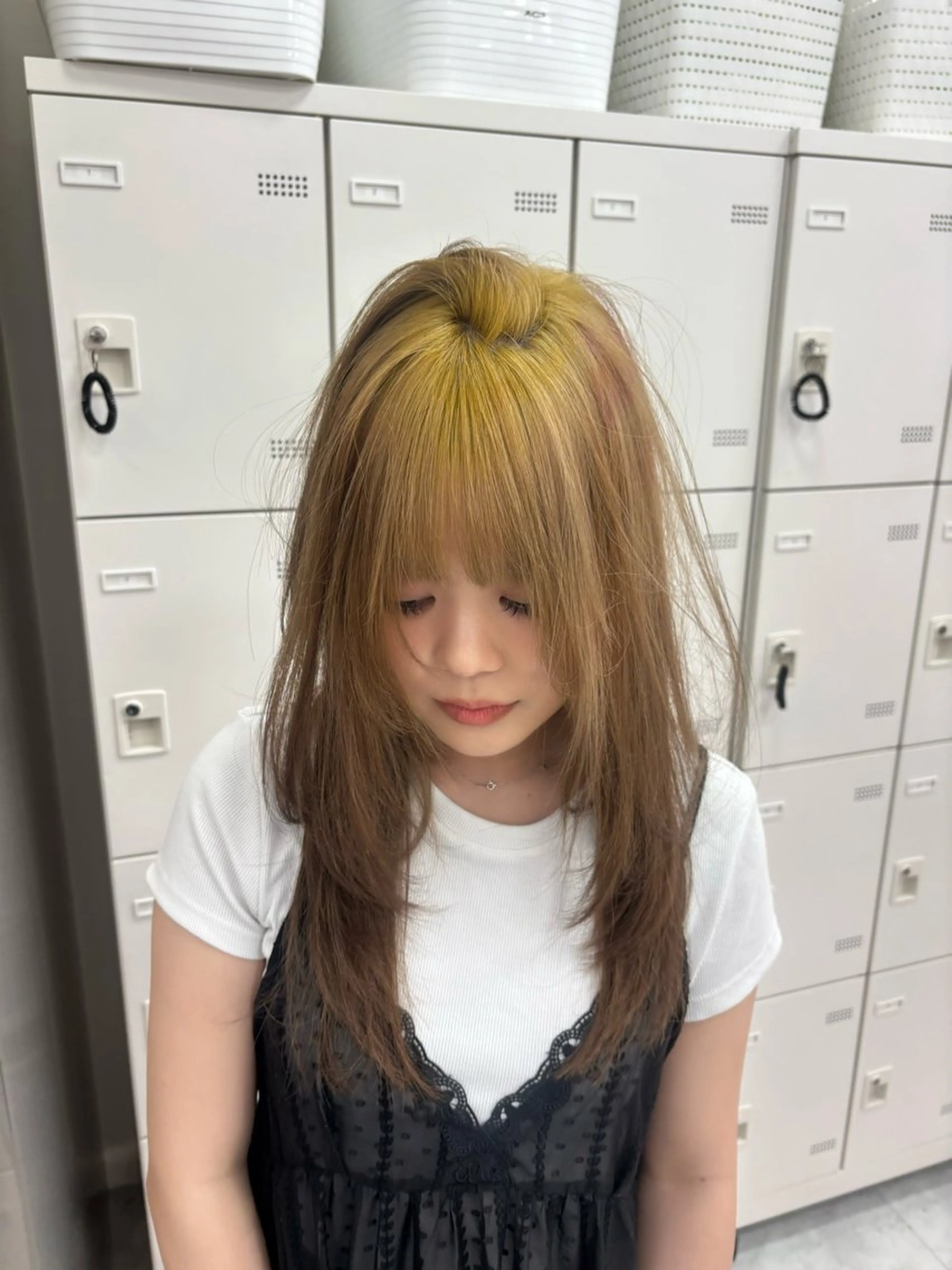 セミロング カラー カット ヘアカラー トリートメント ヘッドスパ ヘアセット 韓国レイヤー ハッシュカットのヘアスタイル