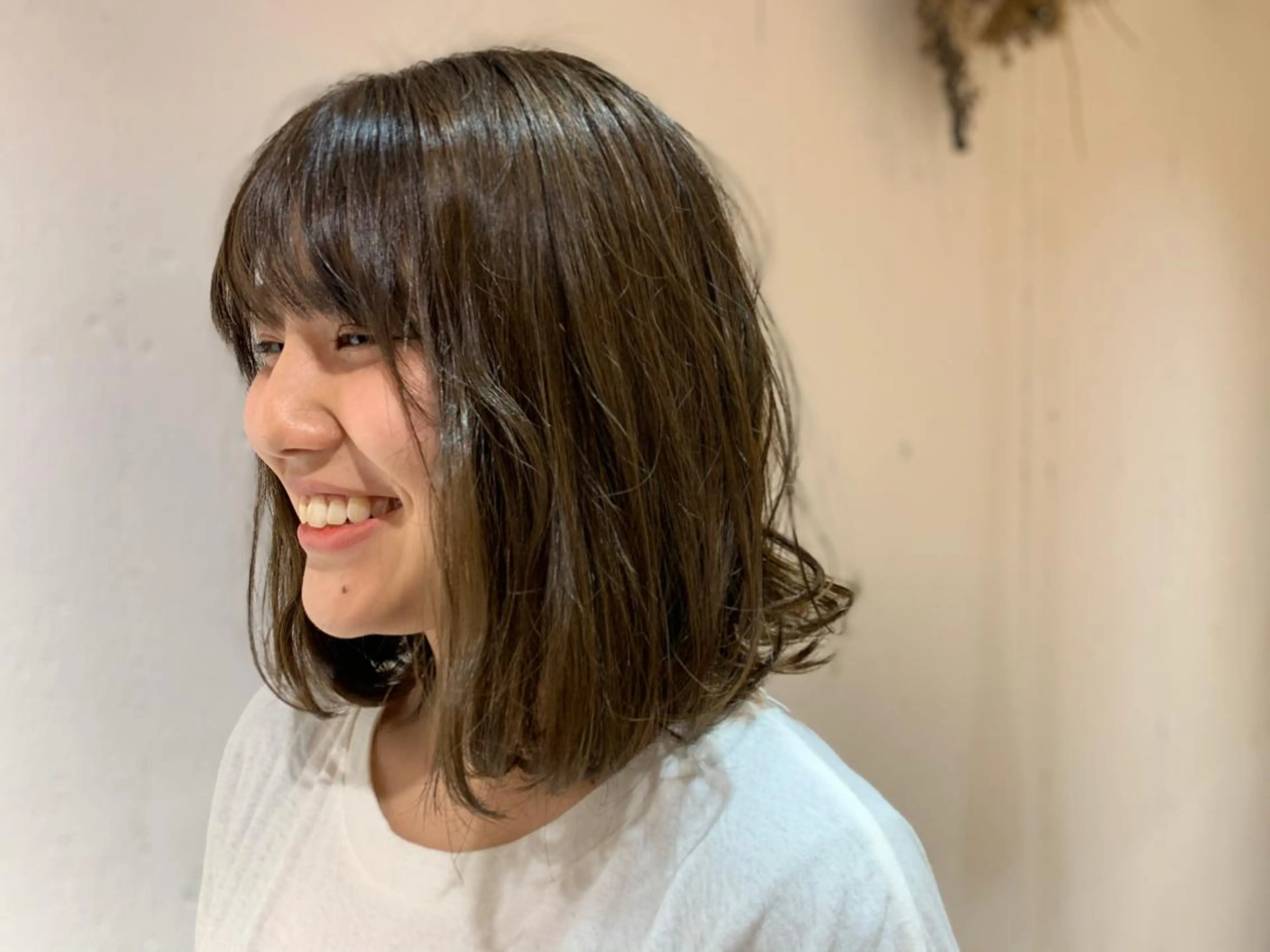 ミディアム カラー 十文字 玲音のヘアスタイル