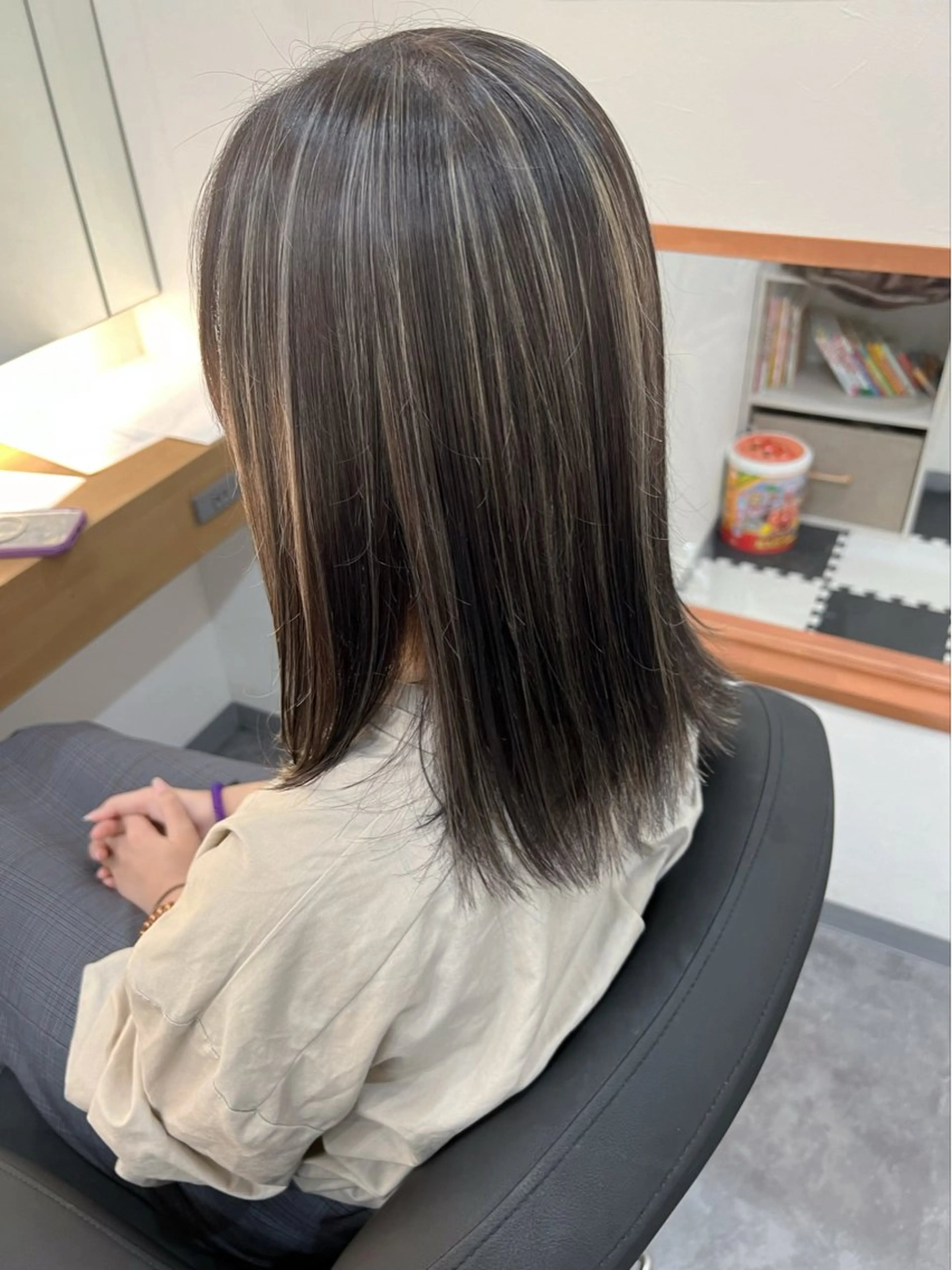 ミディアム カラー ショートボブ ミディアムパーマ バレイヤージュ ブリーチ ケアブリーチ カット ヘアカラー トリートメント ヘアセット hair terrace M所属・村岡 芽衣のヘアスタイル