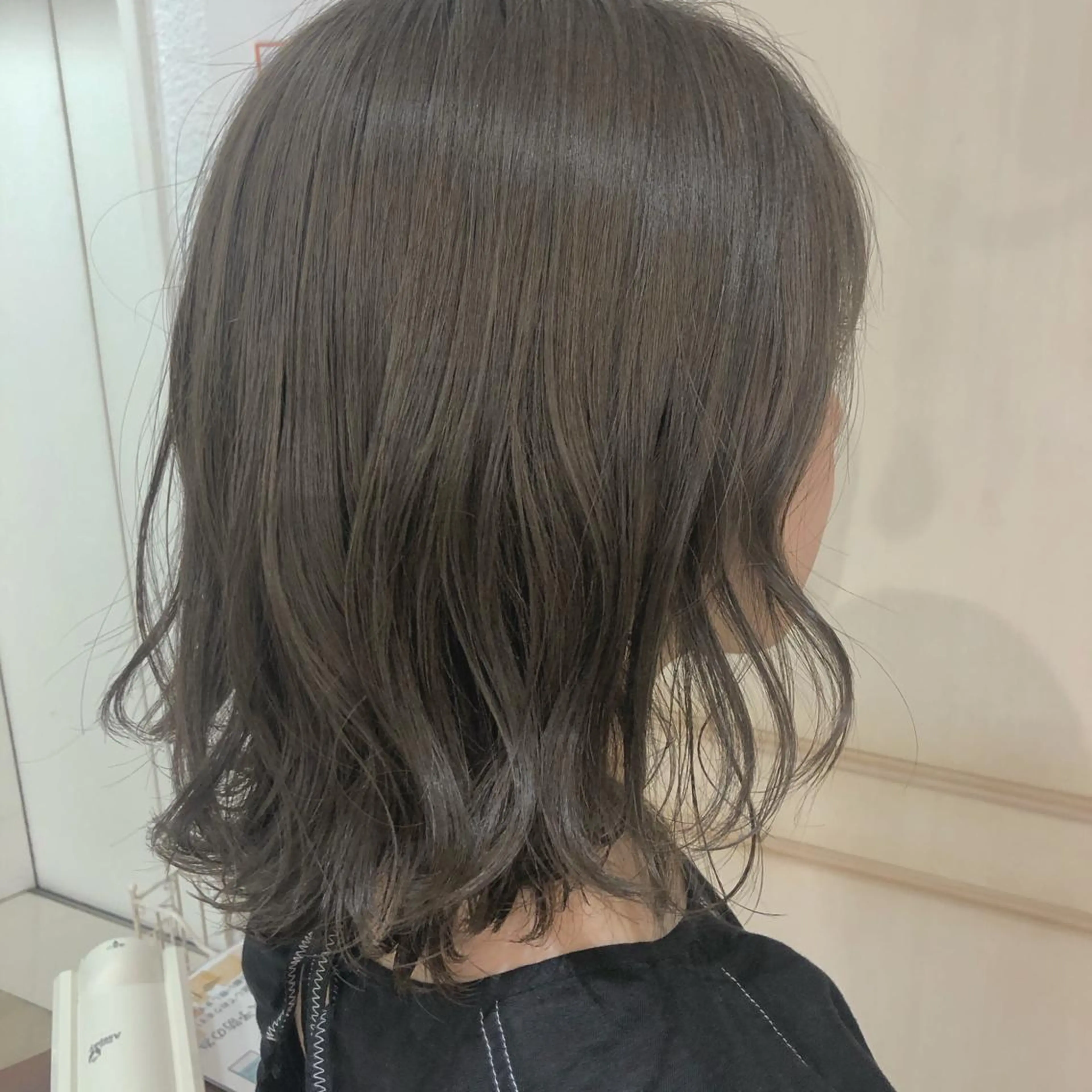 ミディアム カラー TRENCH　相澤 果歩のヘアスタイル