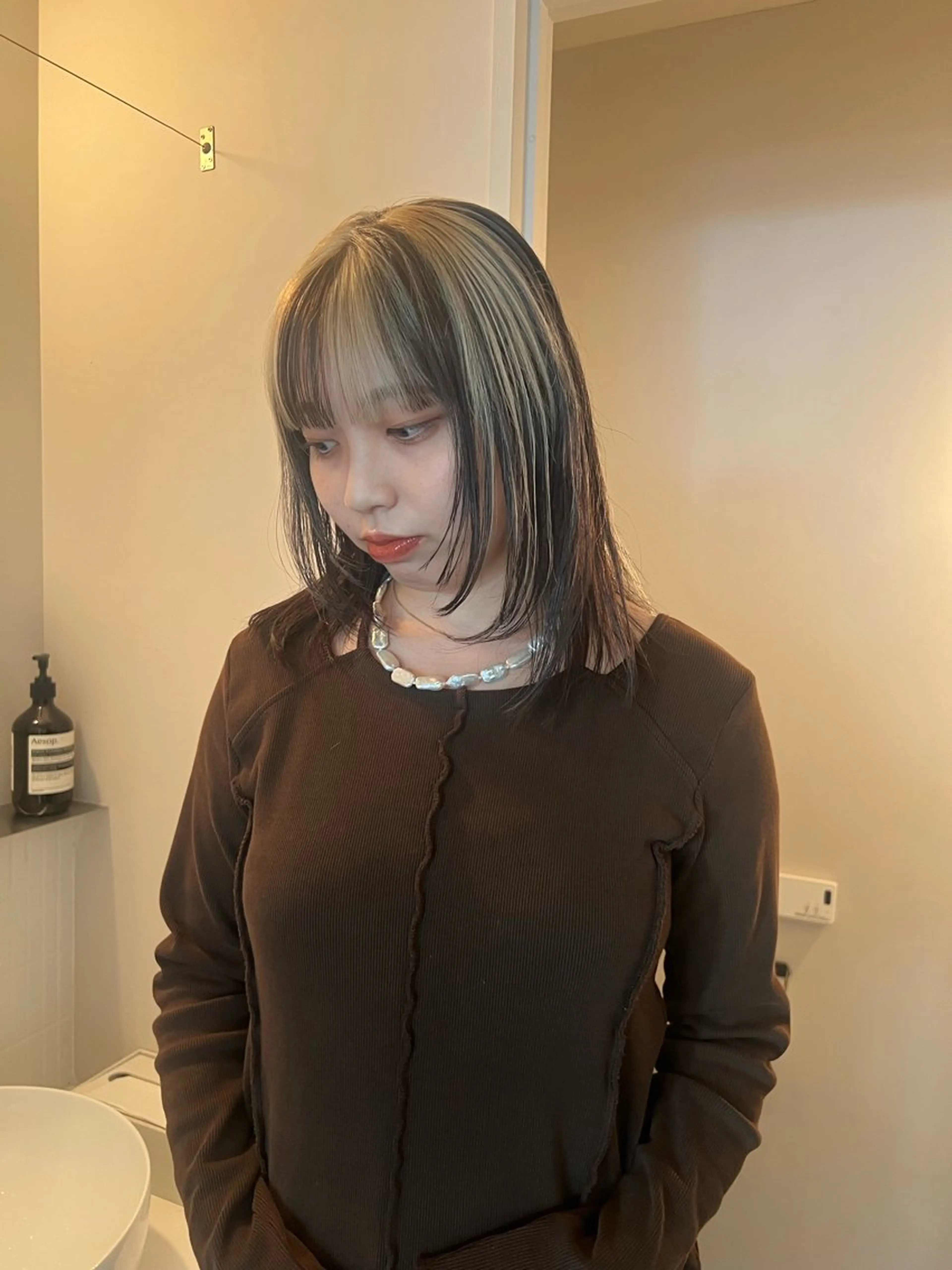 セミロング カラー デザインカラー ハイトーンカラー カット ヘアカラー トリートメント 伊藤 美咲のヘアスタイル