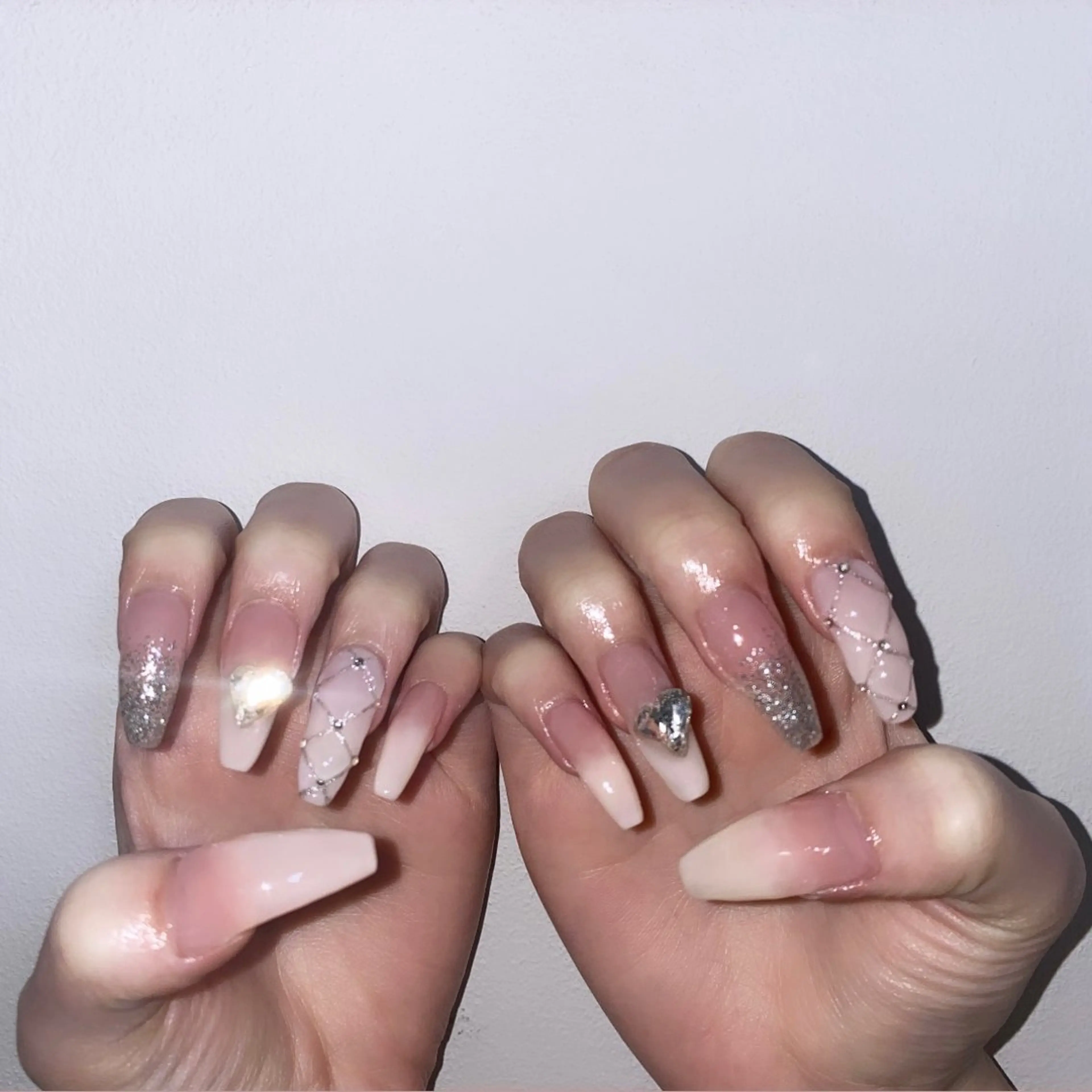 ネイル ハンドネイル フットネイル nail salon minuitのマツエク・マツパデザイン