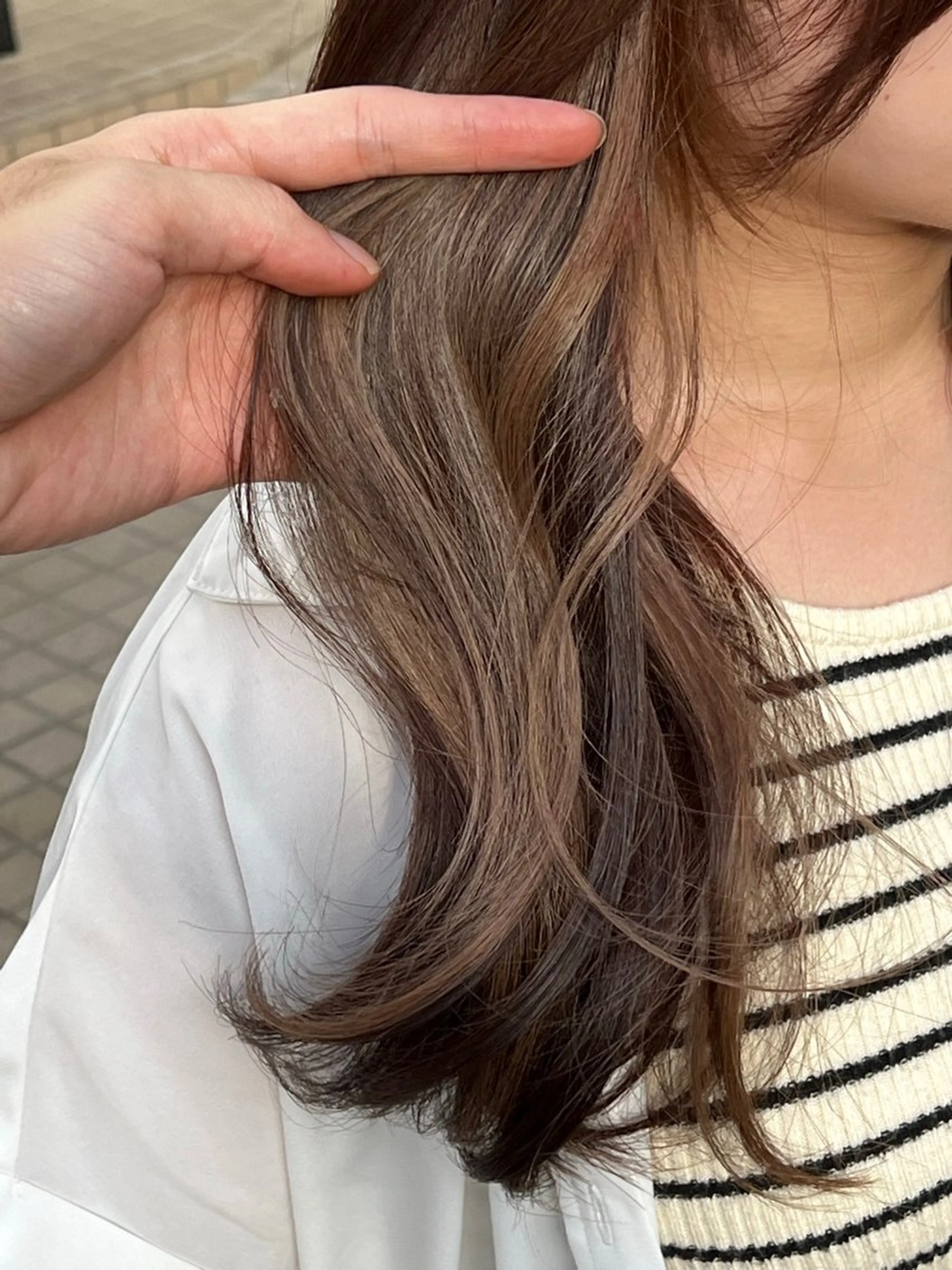 セミロング カラー ベージュカラー イヤリングカラー ヘアカラー 【髪質改善/縮毛矯正 /カラー】ホサカのヘアスタイル