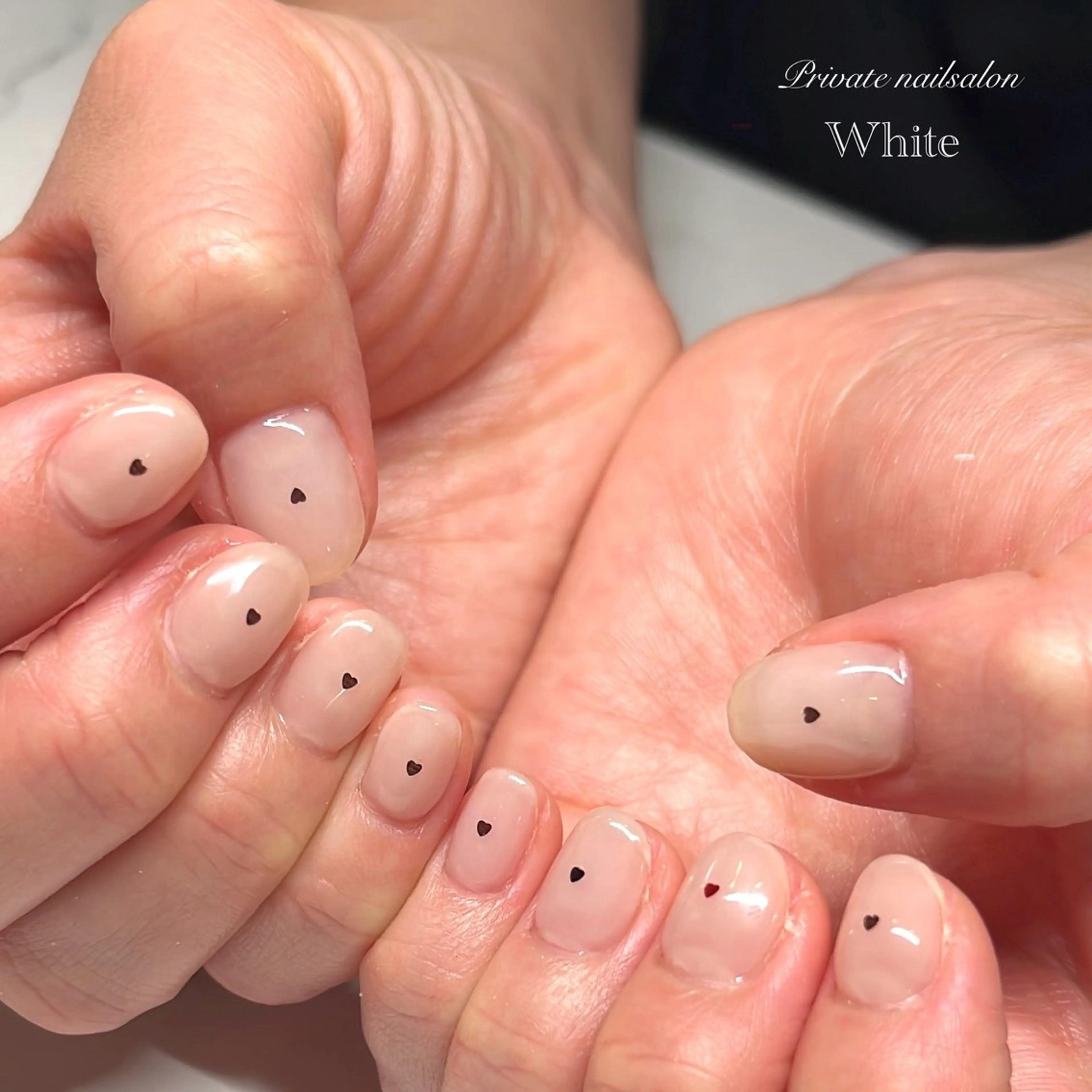 ネイル キラキラネイル ニュアンスネイル シンプルネイル ホワイト ハンドネイル SAKASHITA KEIのネイルデザイン