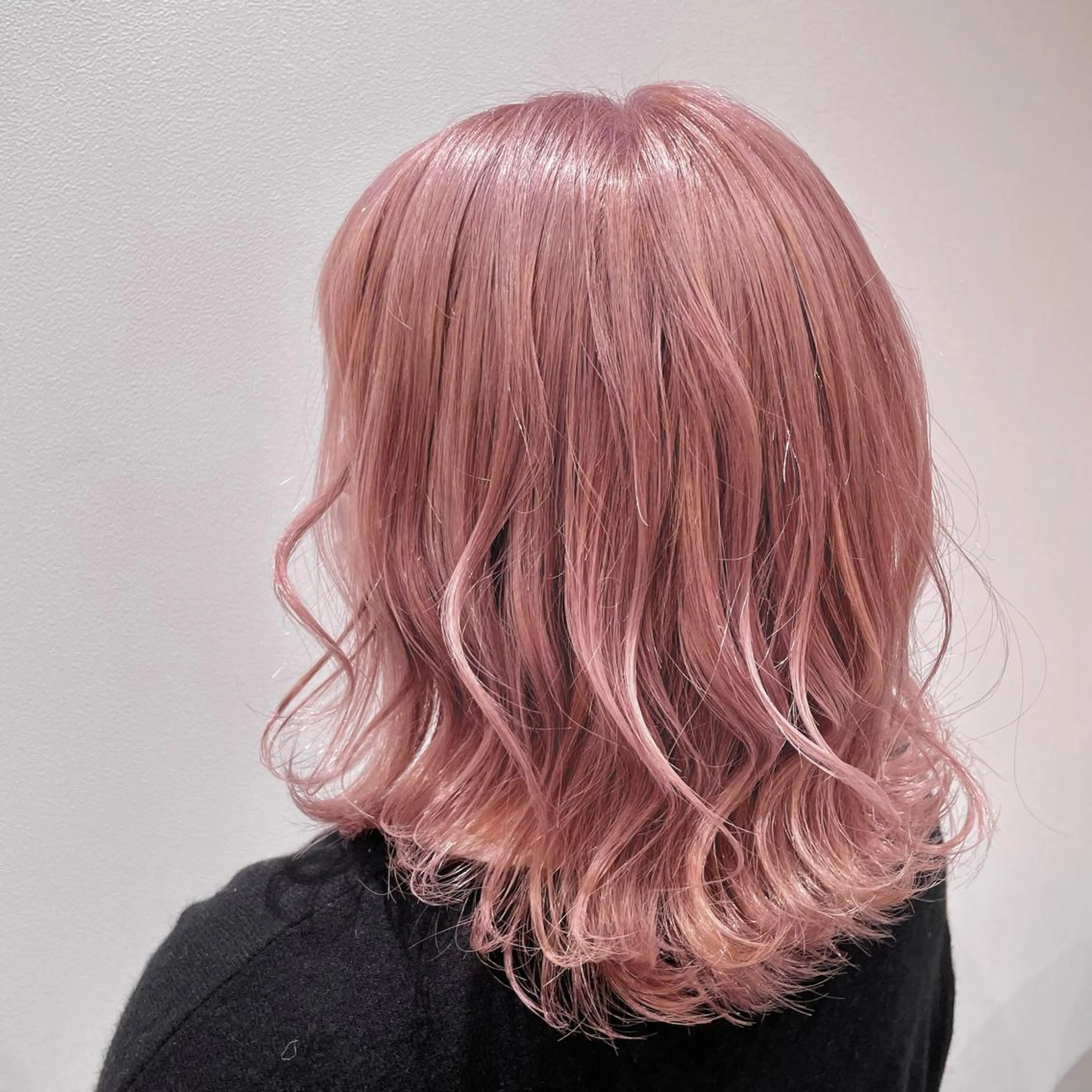 セミロング カラー ブリーチ ピンクカラー ヘアカラー トリートメント RUBEUS【ルベウス】所属・✨艶々カラー🎨 杉本賢人のヘアスタイル