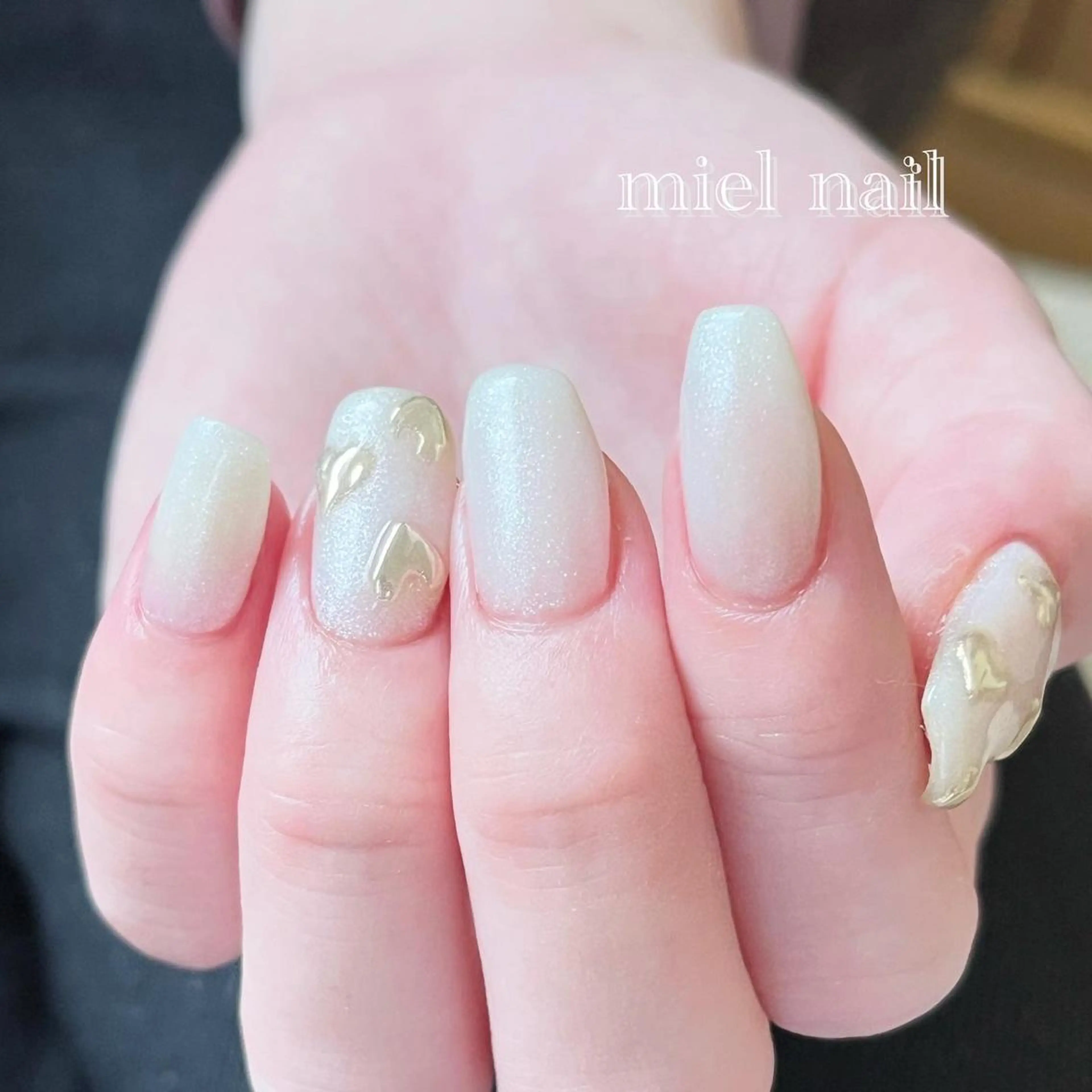 ネイル ハート キラキラネイル ミラーネイル 持ち込み ワンカラーネイル miel nailのネイルデザイン