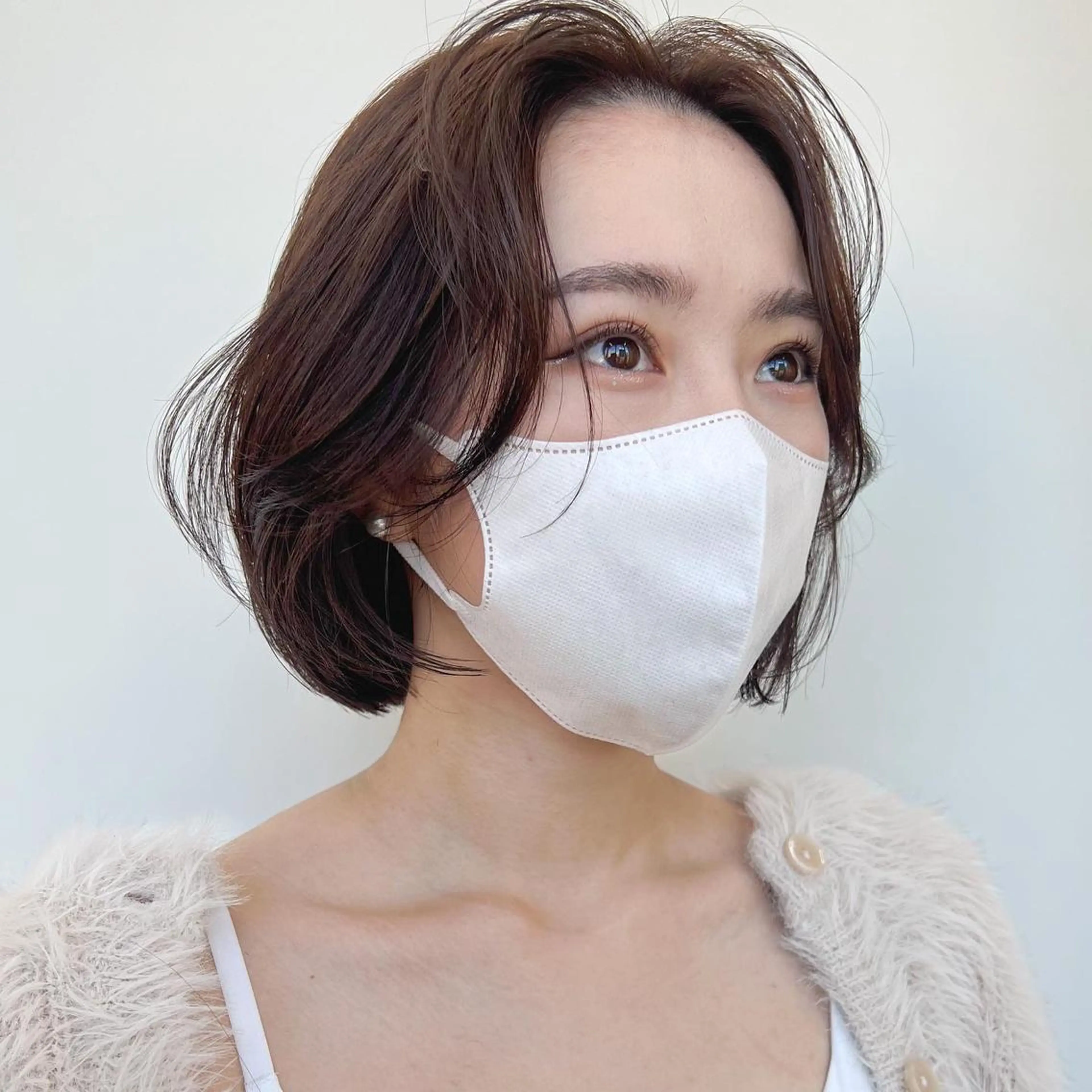 ショート カラー ベージュカラー グレージュ ボブ くびれヘア くせ毛 ヘアカラー トリートメント ニュアンスレイヤー ハイトーンカラーのヘアスタイル