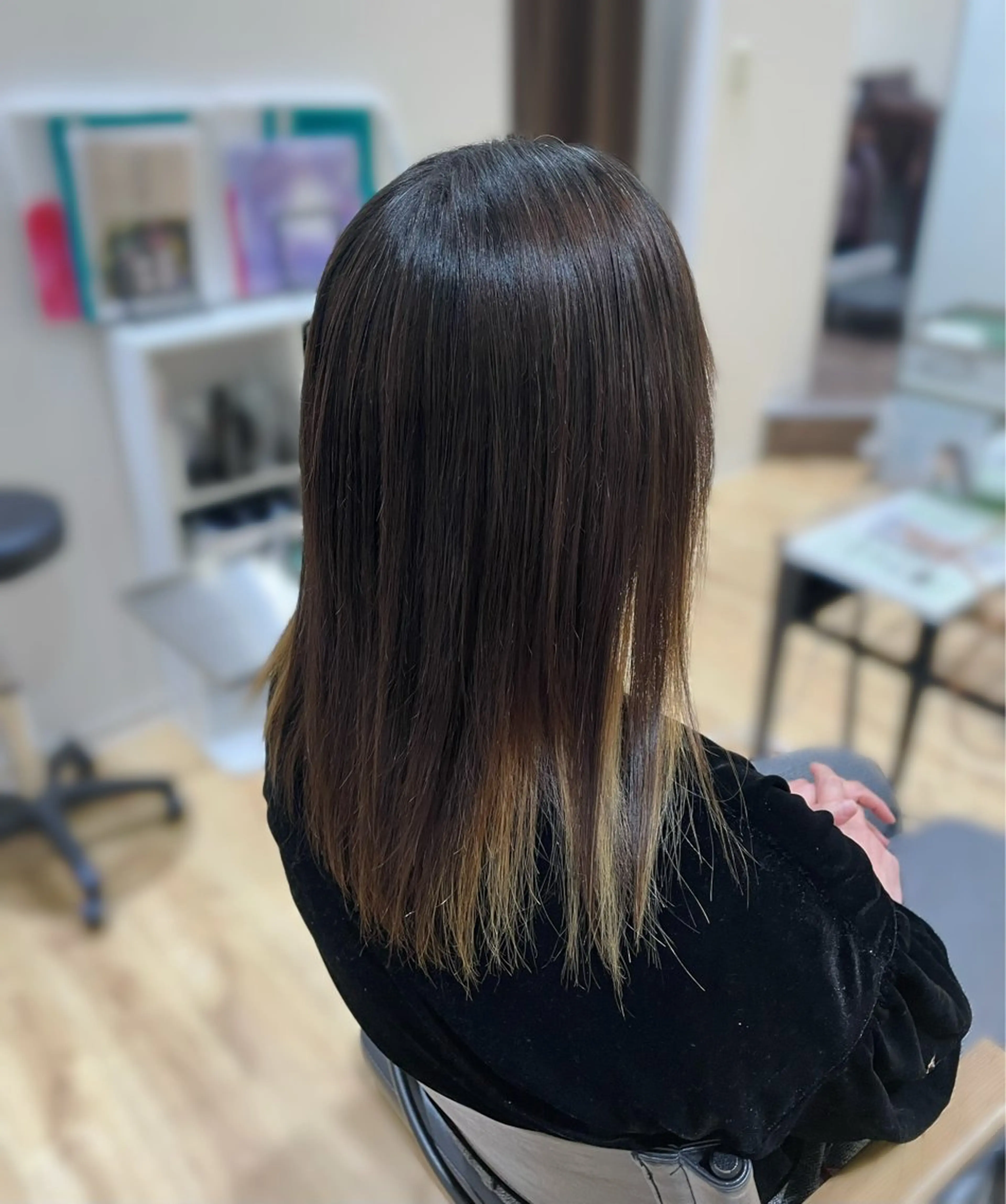 セミロング パーマ 縮毛矯正 ツヤ髪カラー🩷 田中愛莉のヘアスタイル