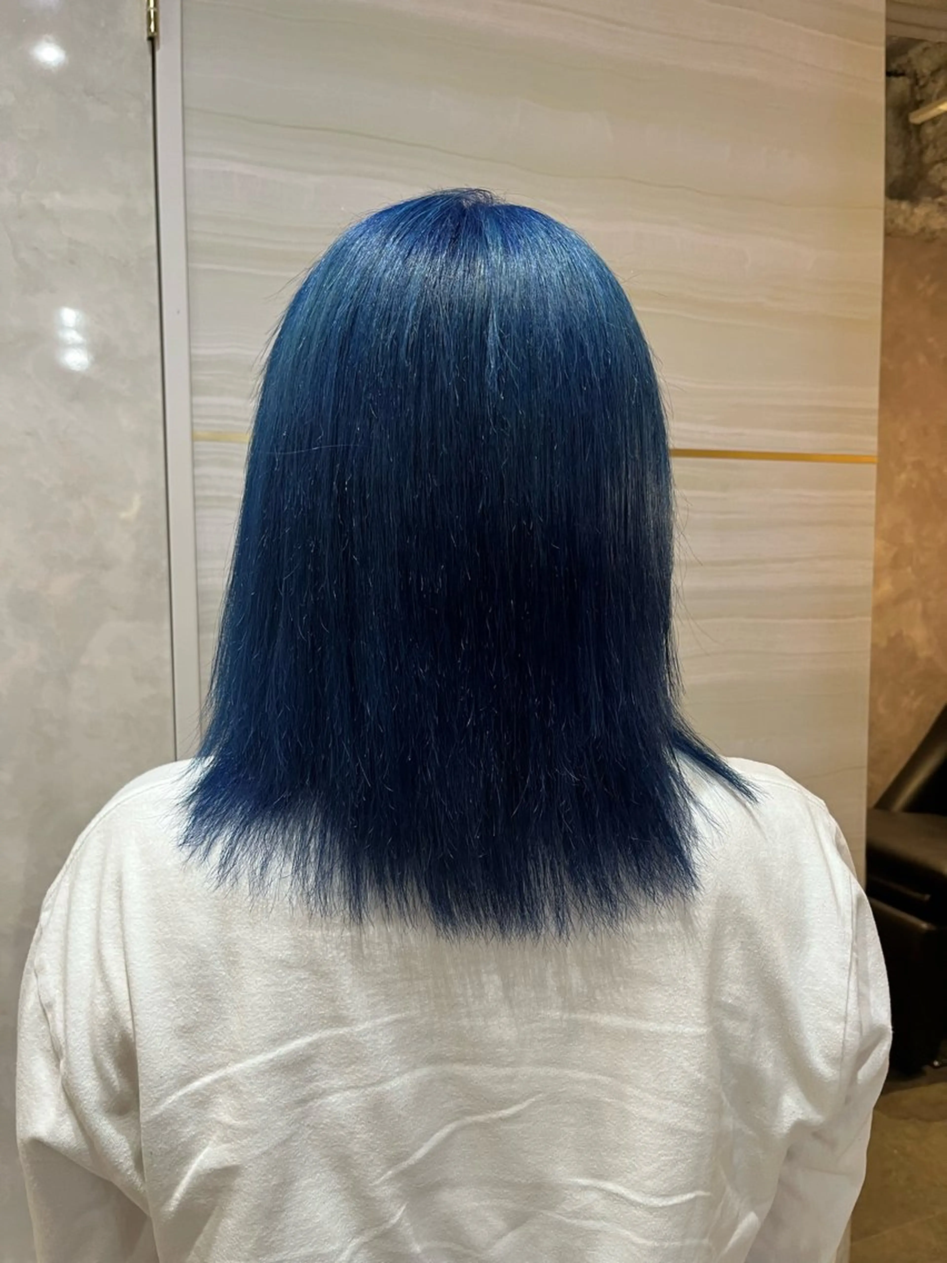 ミディアム カラー ブリーチ ブルーカラー 💙Ami💙 elubylovisのヘアスタイル