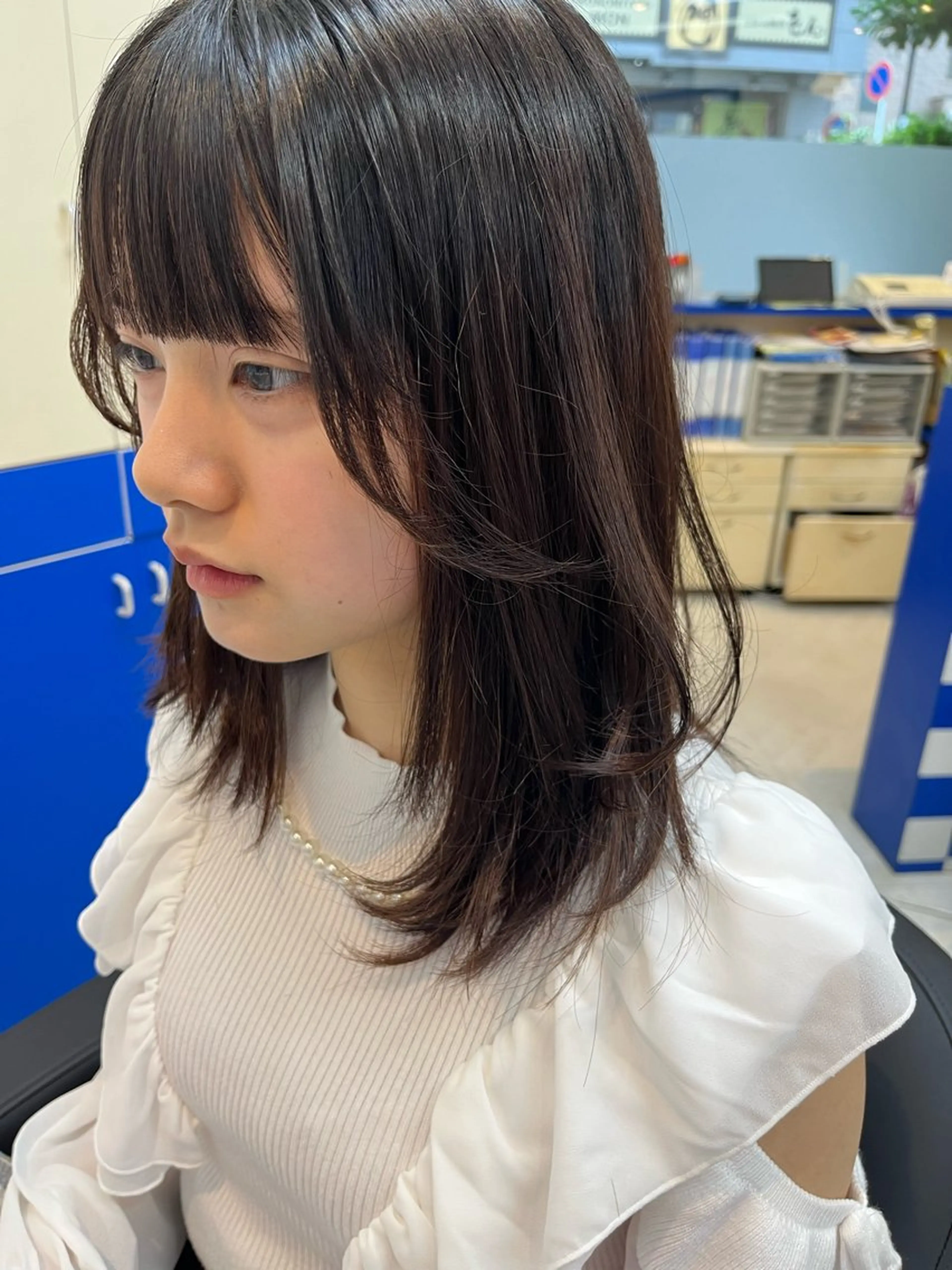 セミロング 86futureshair所属・岡田 麻矢のヘアスタイル