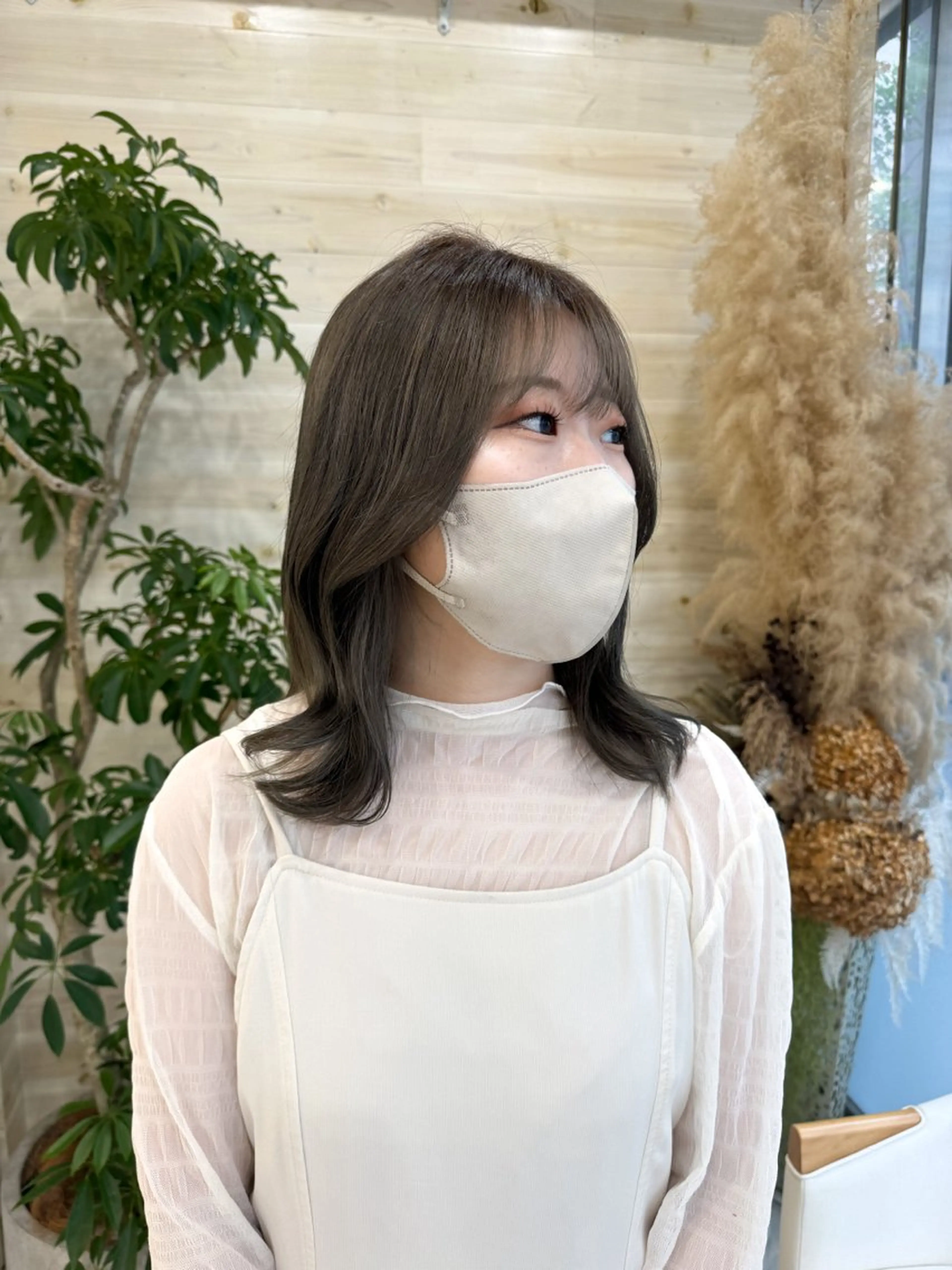 ミディアム カラー ベージュカラー オリーブベージュ カット ヘアカラー トリートメント Seeknext // Rukaのヘアスタイル