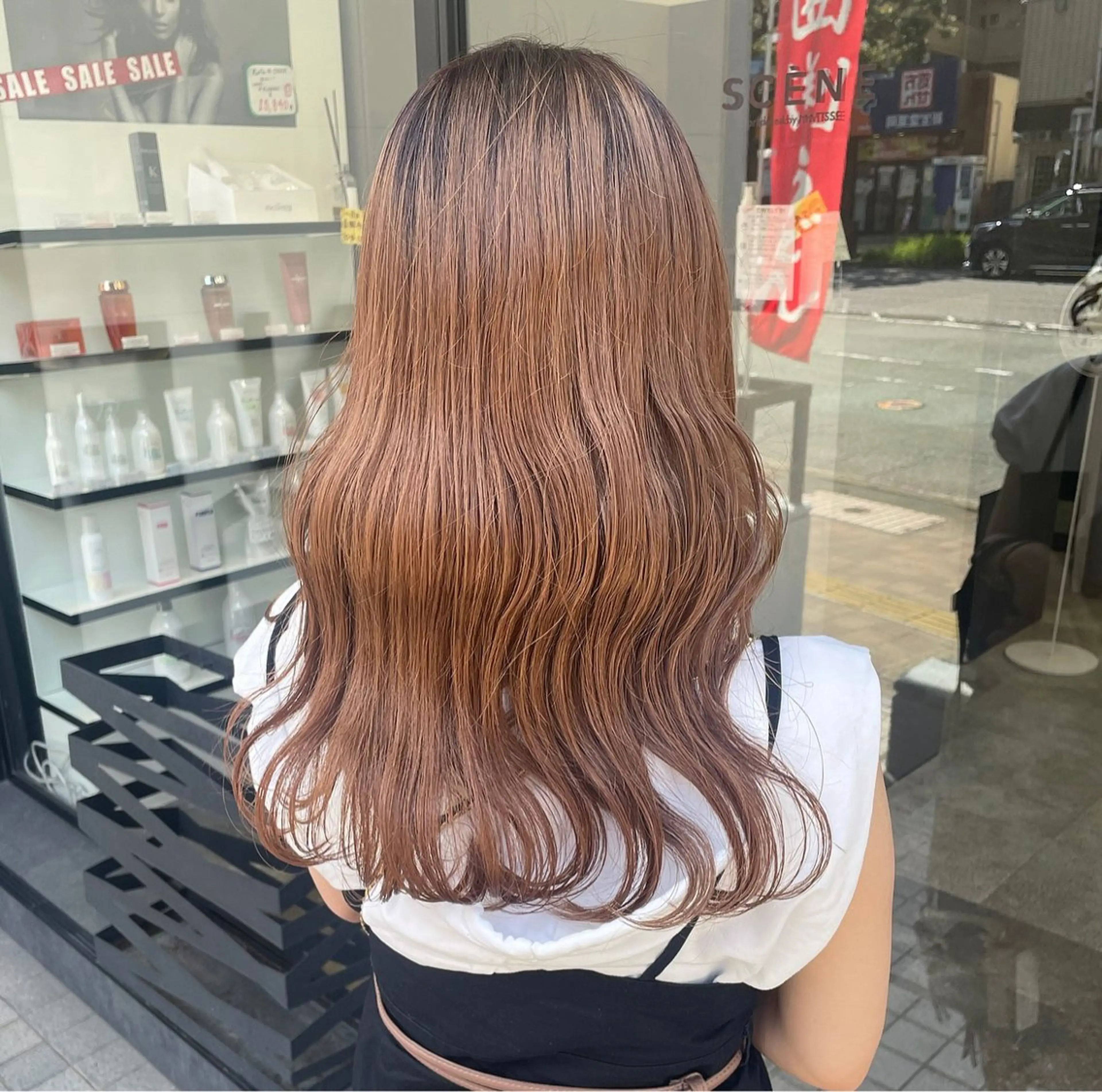 セミロング トリートメント カット ヘアカラー トリートメント mika｜寒色カラー ｜ブリーチカラーのヘアスタイル