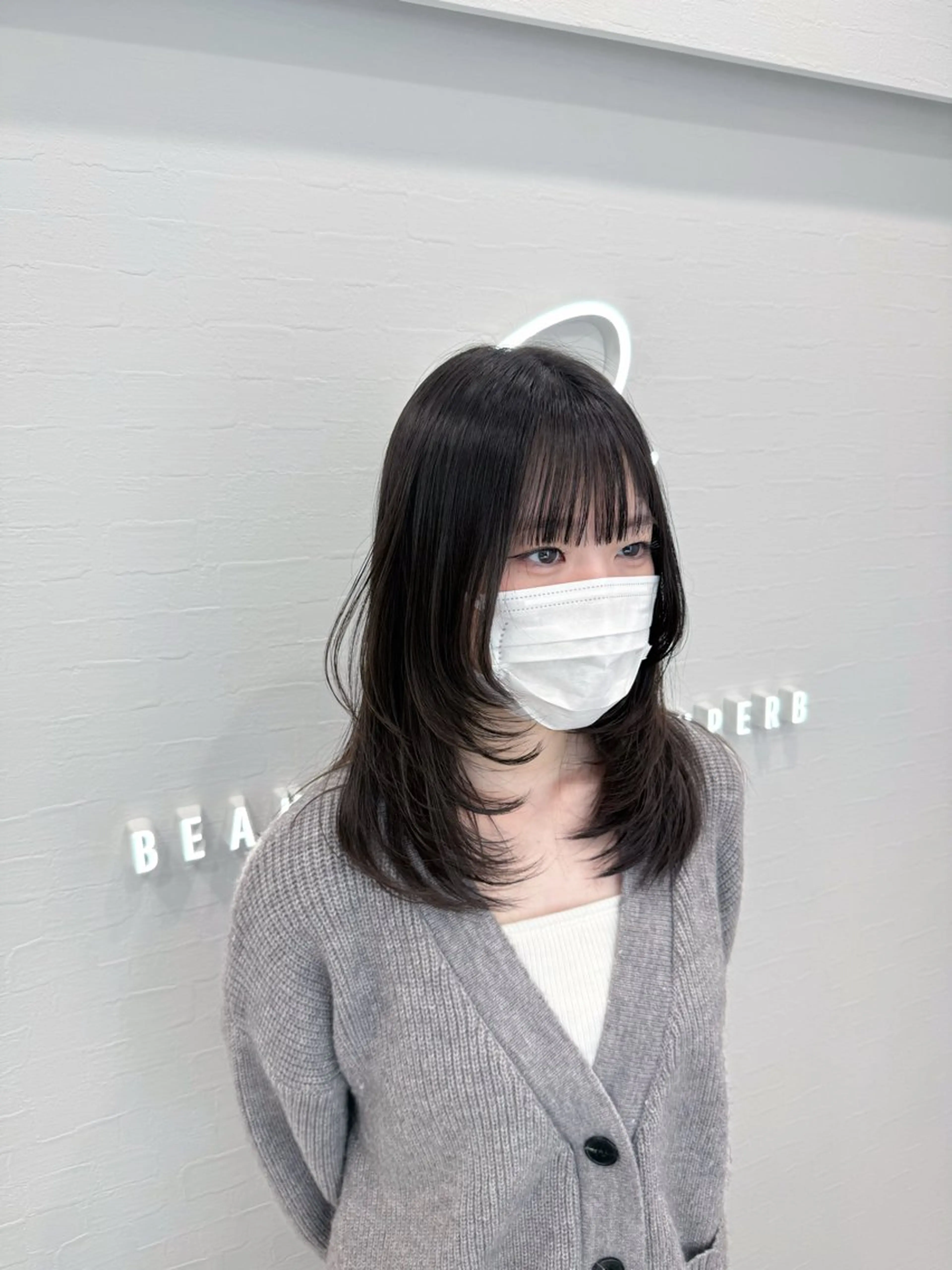 ミディアム 顔まわりレイヤー 顔周りカット レイヤーカット R/🎀 ヘアセット・艶カラーのヘアスタイル