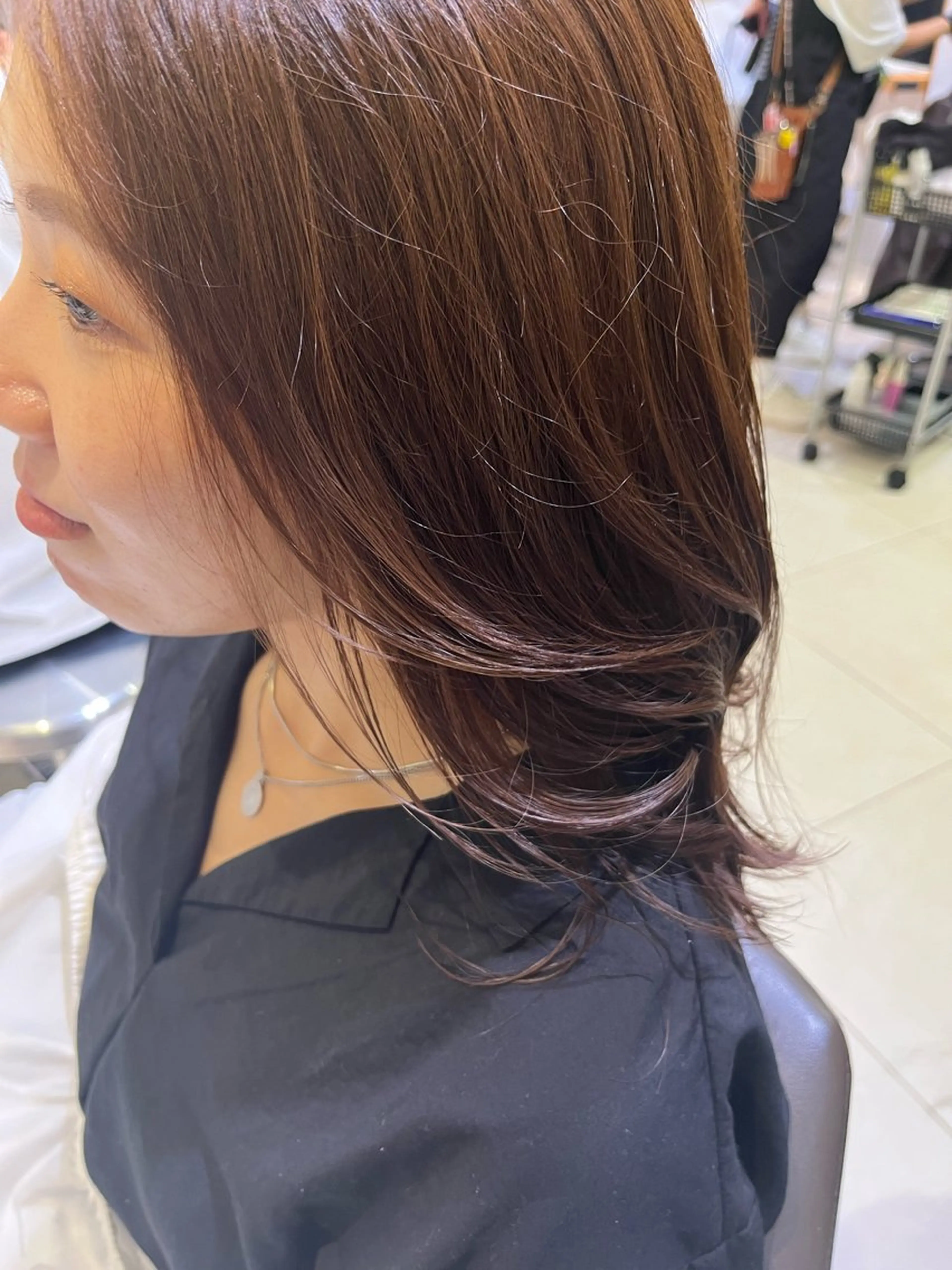 セミロング カラー 宮永 れいなのヘアスタイル
