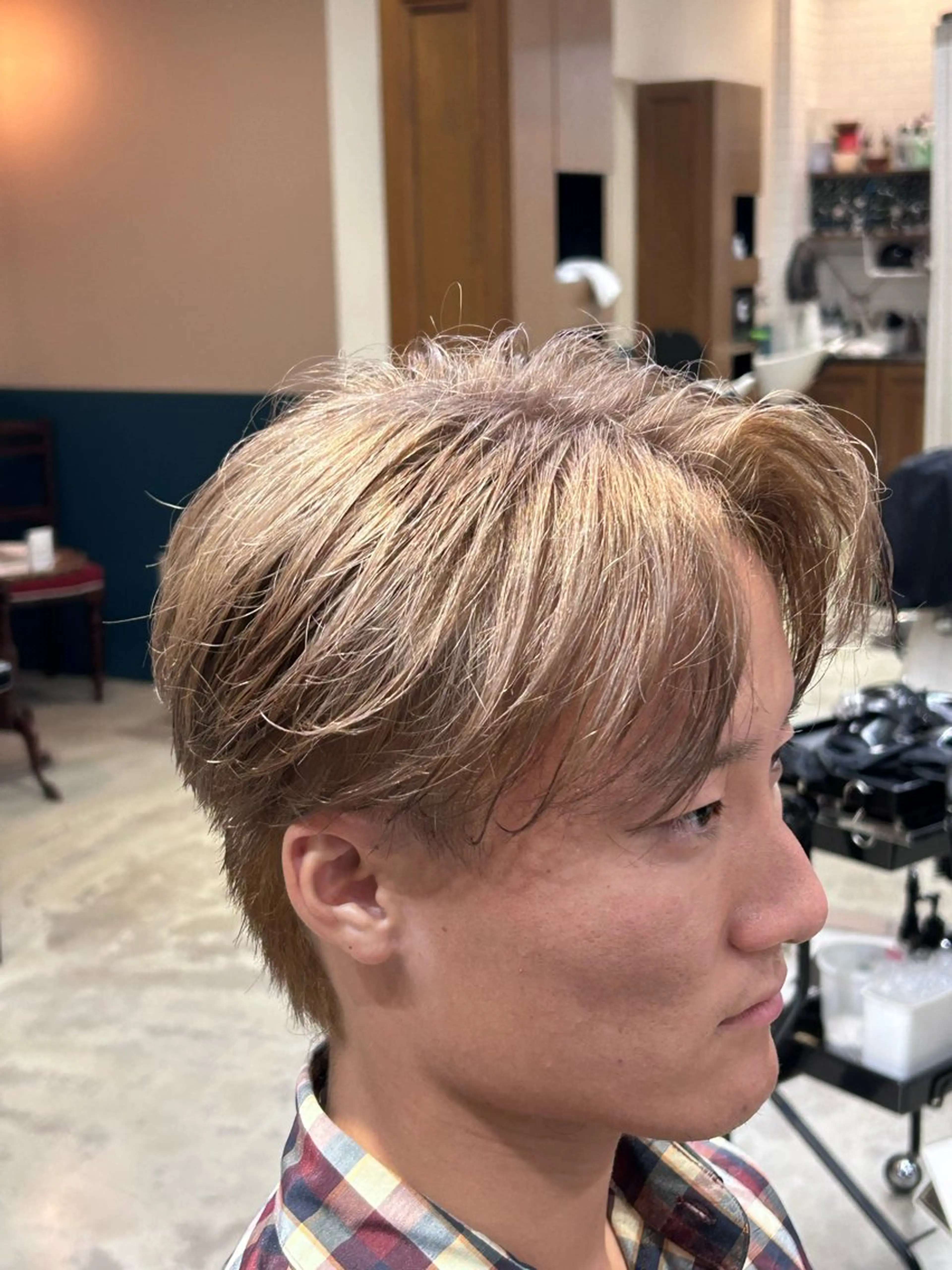 ミディアム カラー パーマ ヘアアレンジ メンズ メンズブリーチ ベージュカラー ブリーチ 透明感カラー ミルクティーベージュ カット ヘアカラー メンズ カラー特化/ カラー特化/池田海斗のヘアスタイル