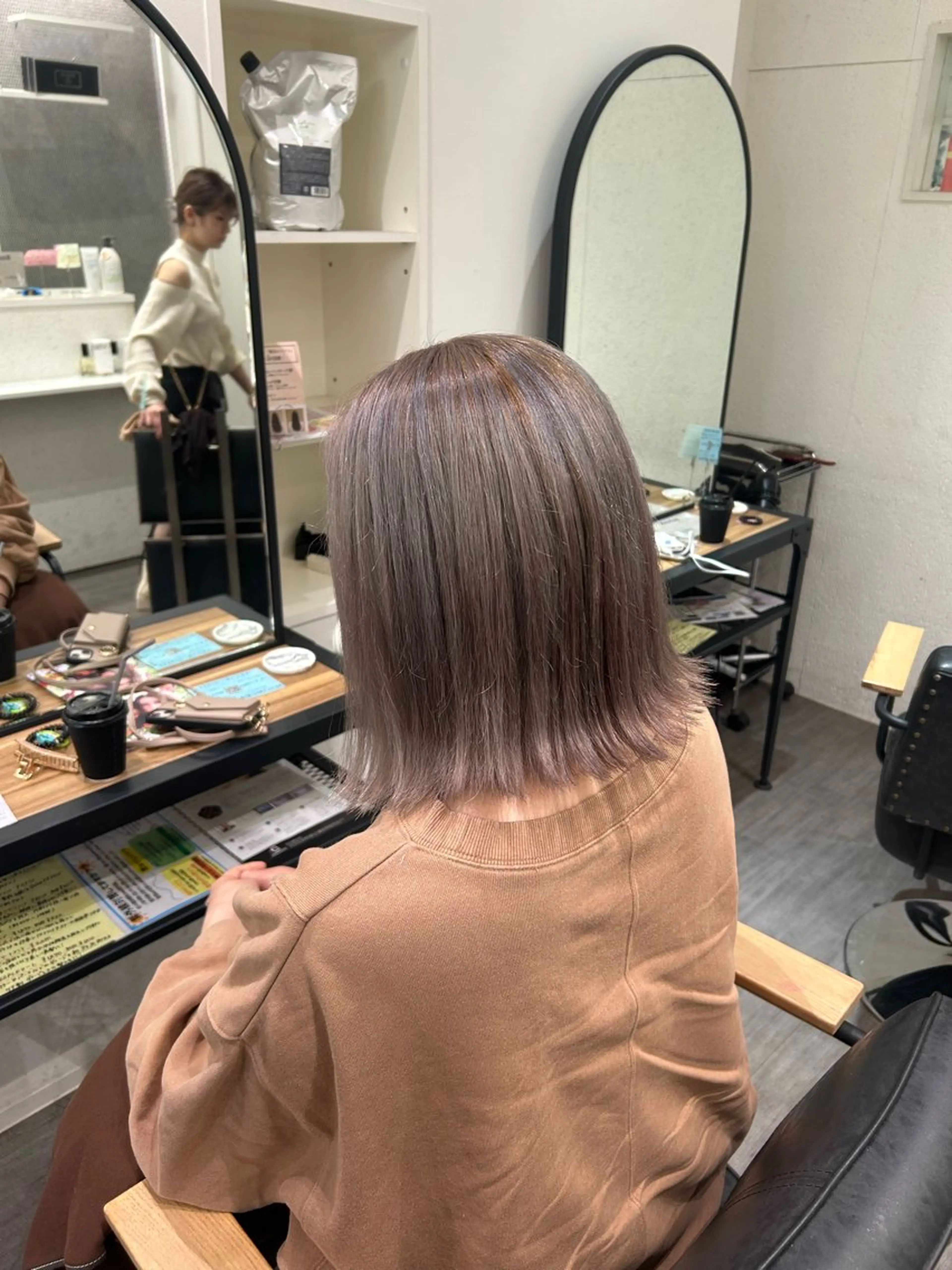 ミディアム カラー グレージュ ハイトーンカラー ラベンダーカラー ラベンダーグレージュ ラベンダーグレー ヘアカラー トリートメント カラーリスト💟草間 紫音💟のヘアスタイル