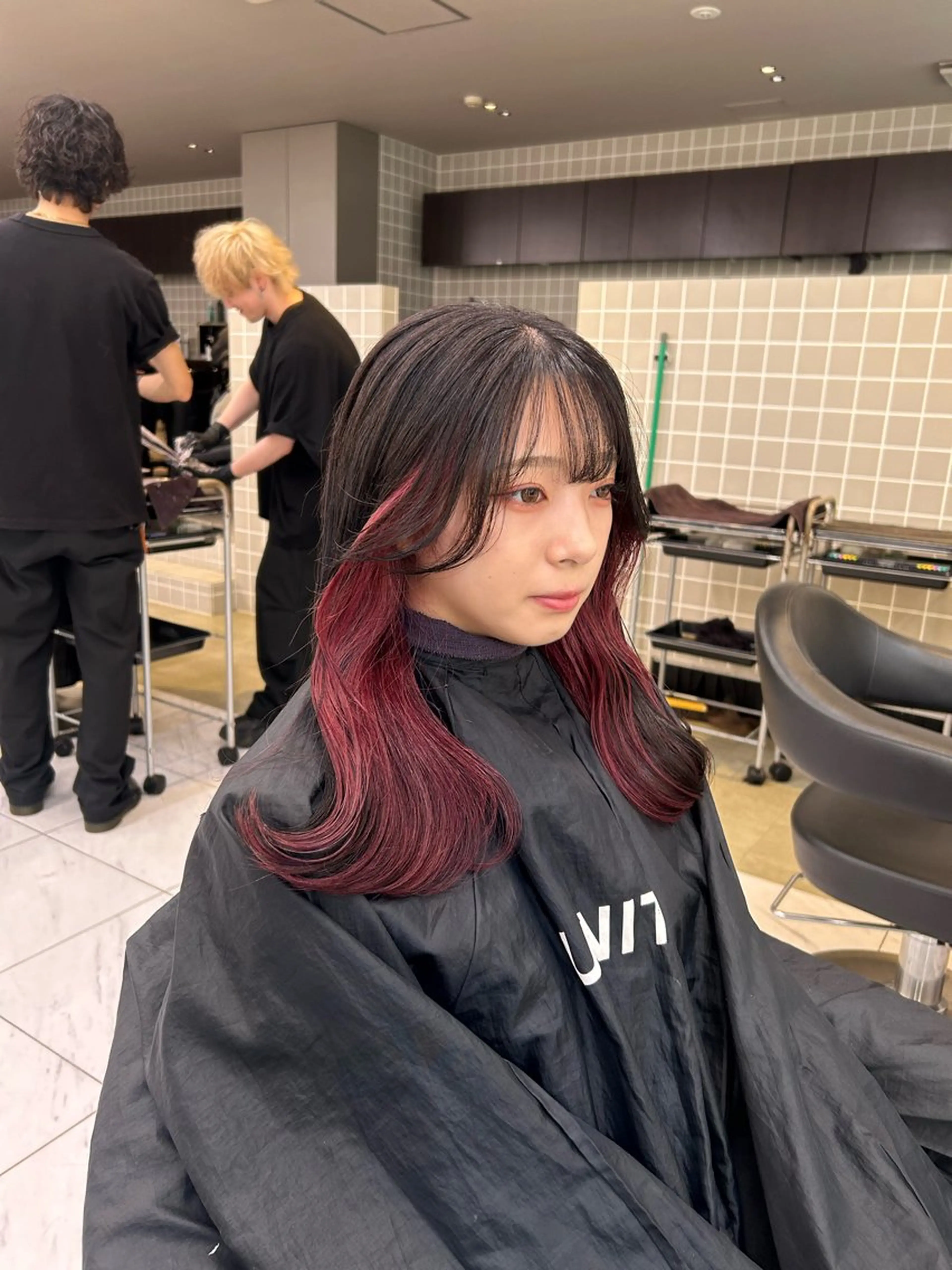 セミロング カラー ヘアカラー トリートメント 韓国ヘア暗髪 ダブルカラーメンズ可のヘアスタイル