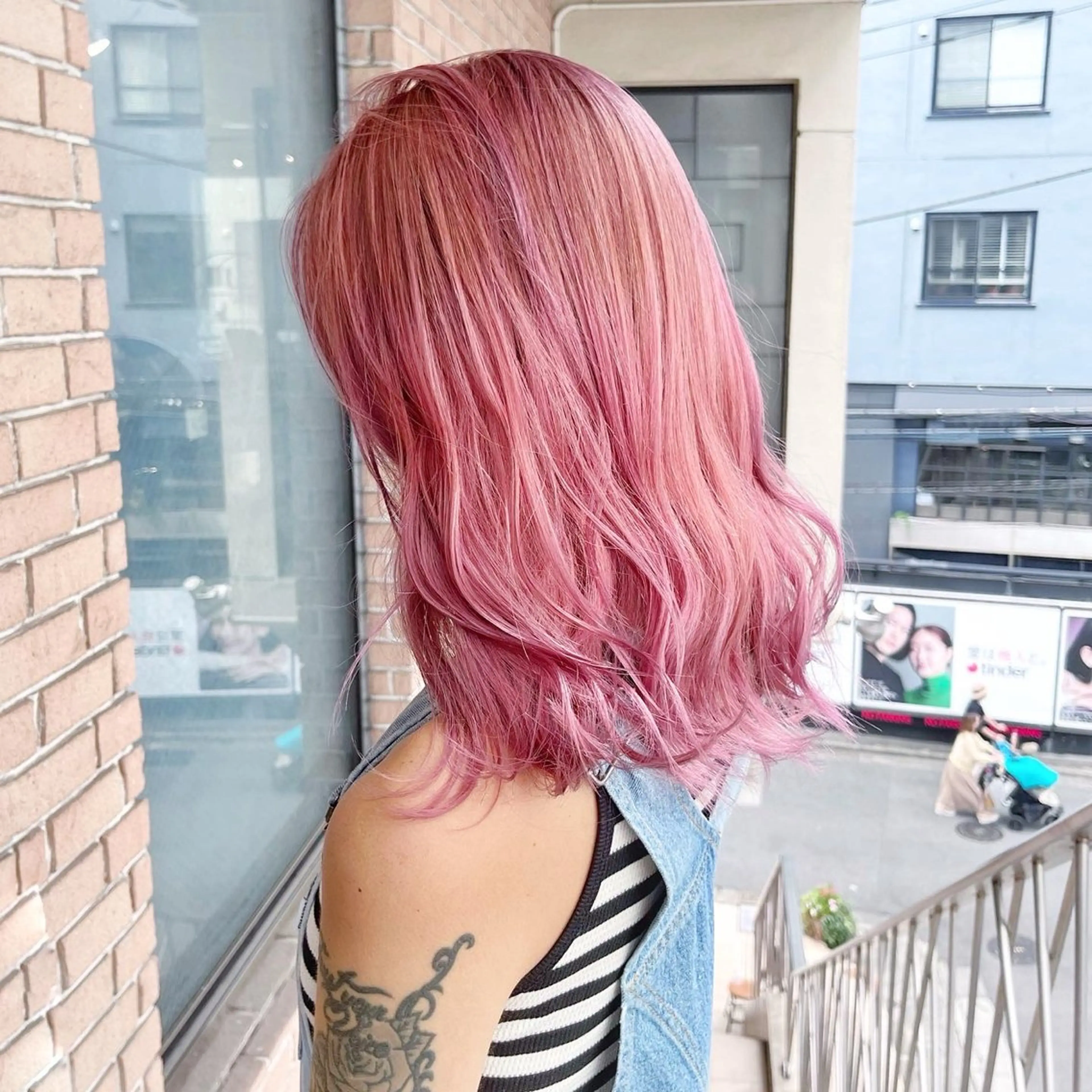 セミロング カラー ヘアアレンジ ブリーチ ヘアカラー ピンクカラー🩷 ヘアセットＮＯ.1のヘアスタイル