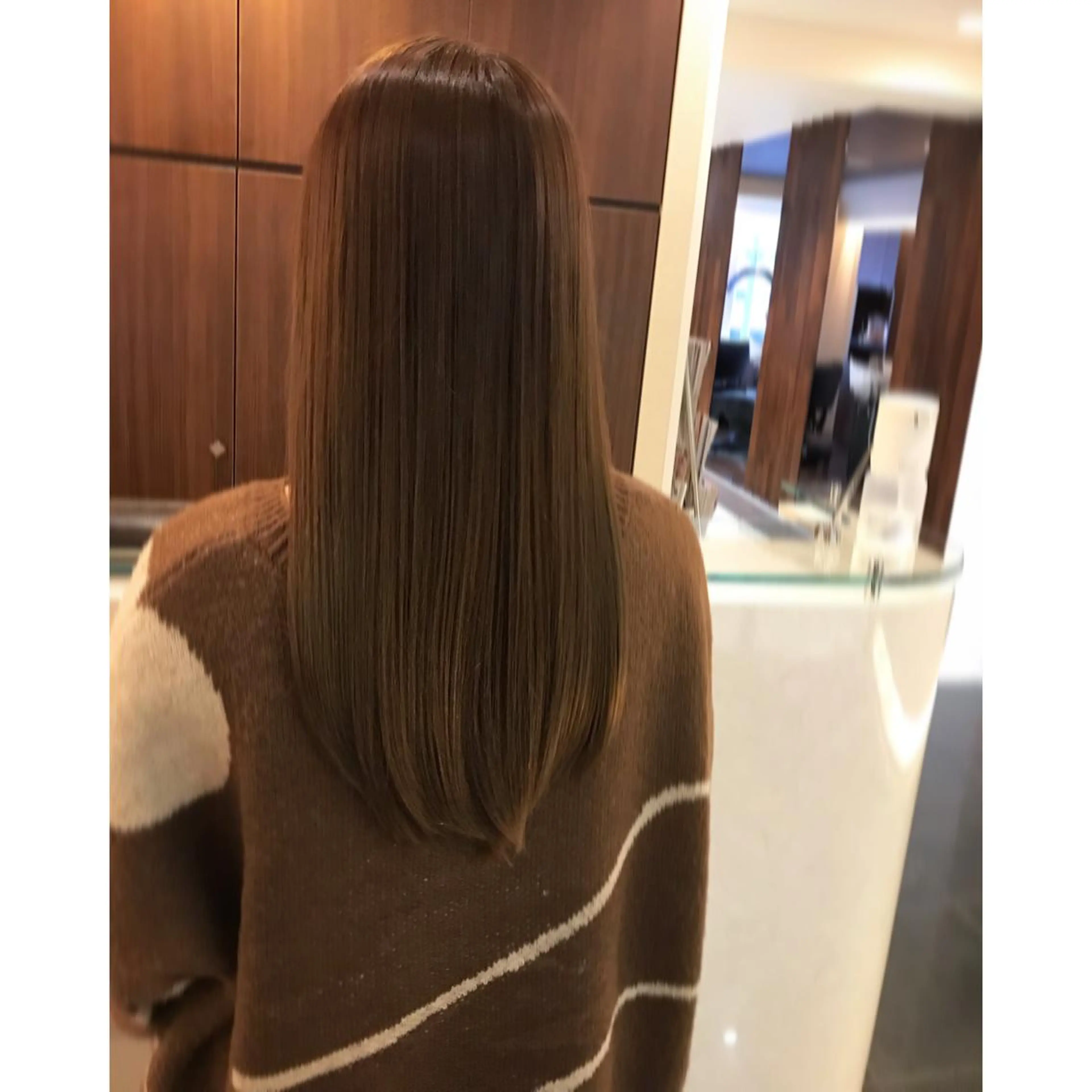 ロング カラー ベージュカラー ブリーチ カット ヘアカラー トリートメント チーフデザイナー 若林　麻衣のヘアスタイル