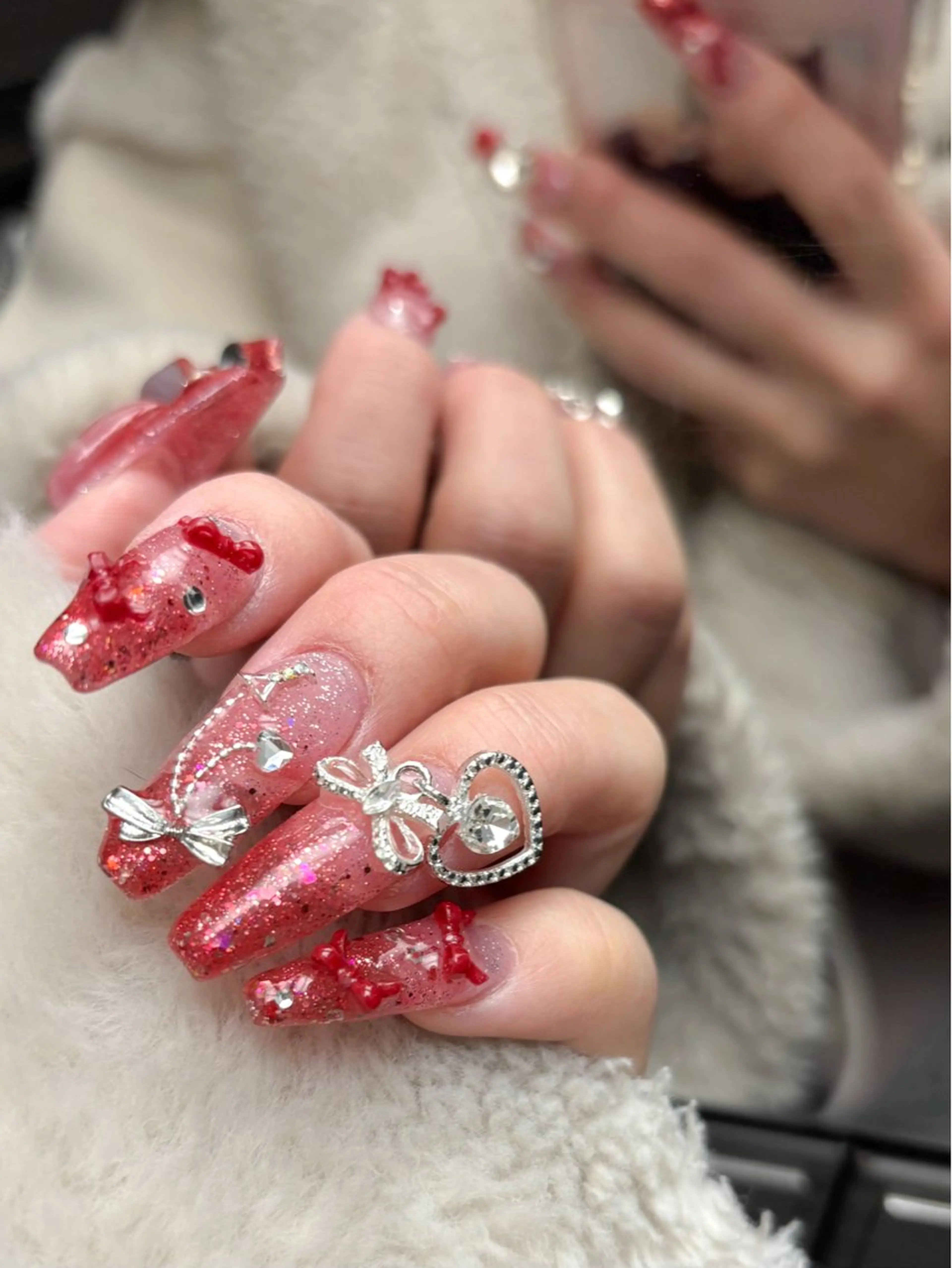 ネイル 冬ネイル クリスマス ハンドネイル émure. / パラジェル認定のネイルデザイン