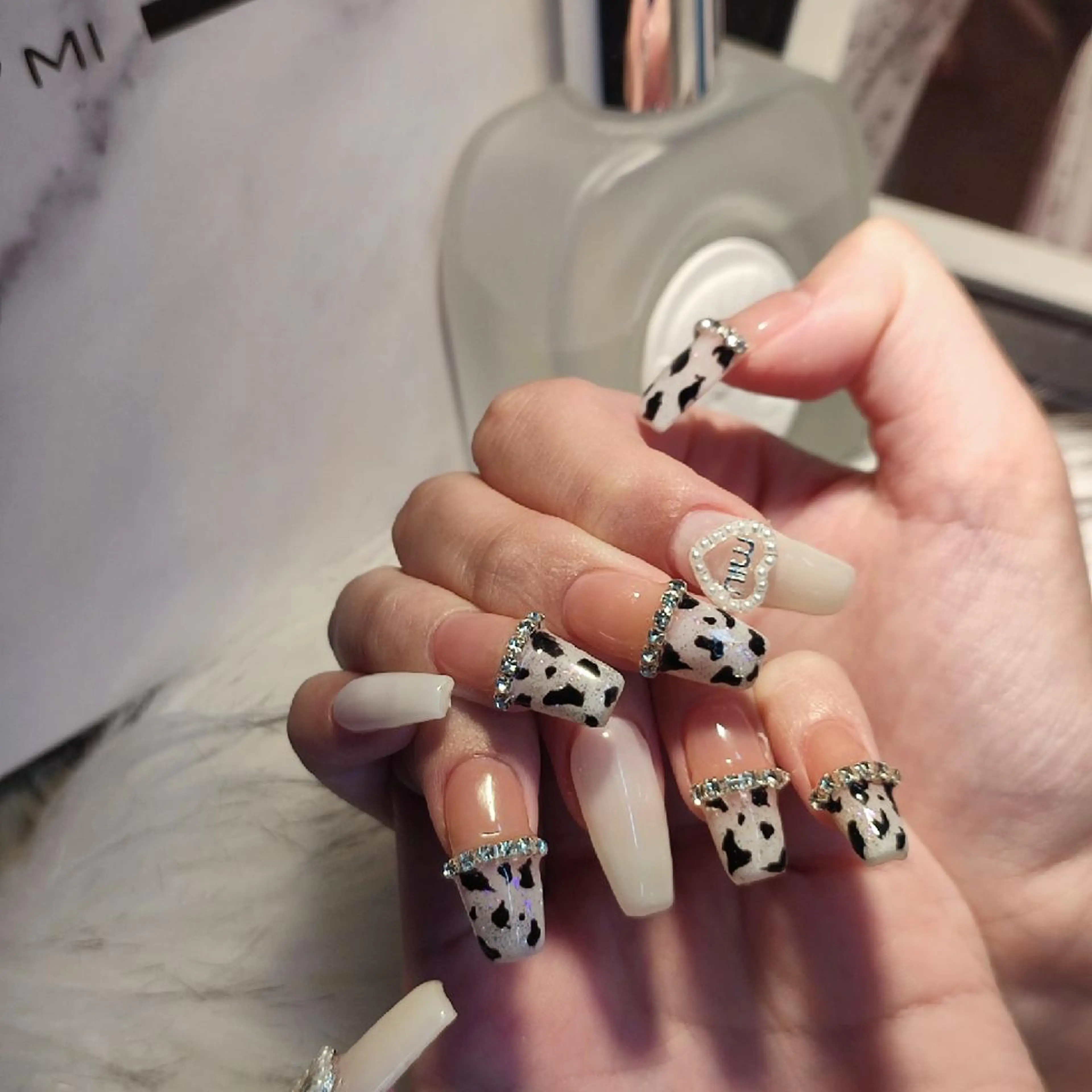 ネイル ハンドネイル RUNWAY 　　の眉毛・アイブロウイメージ