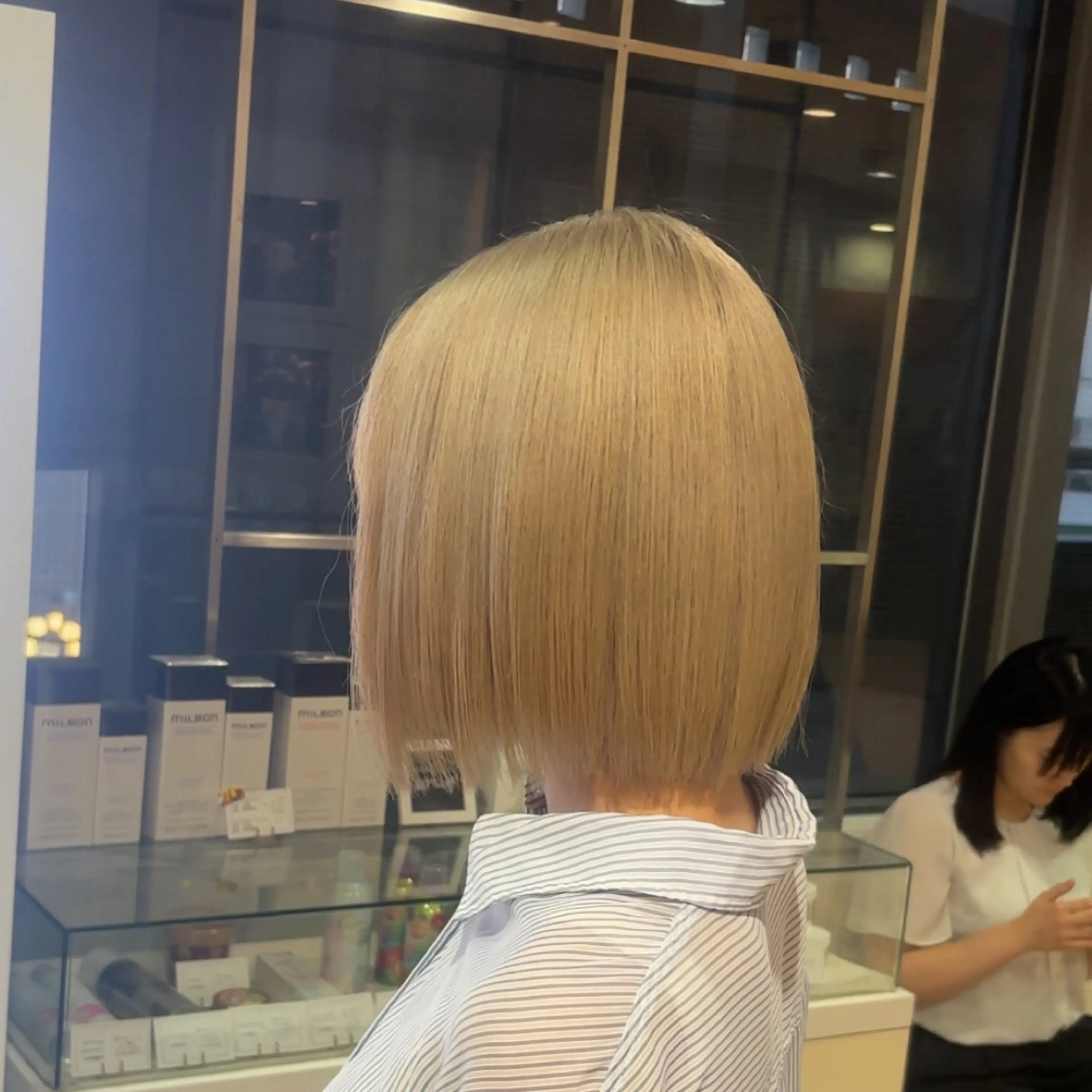ショート カラー aura所属・縮毛矯正 ✨️透明感カラーのヘアスタイル