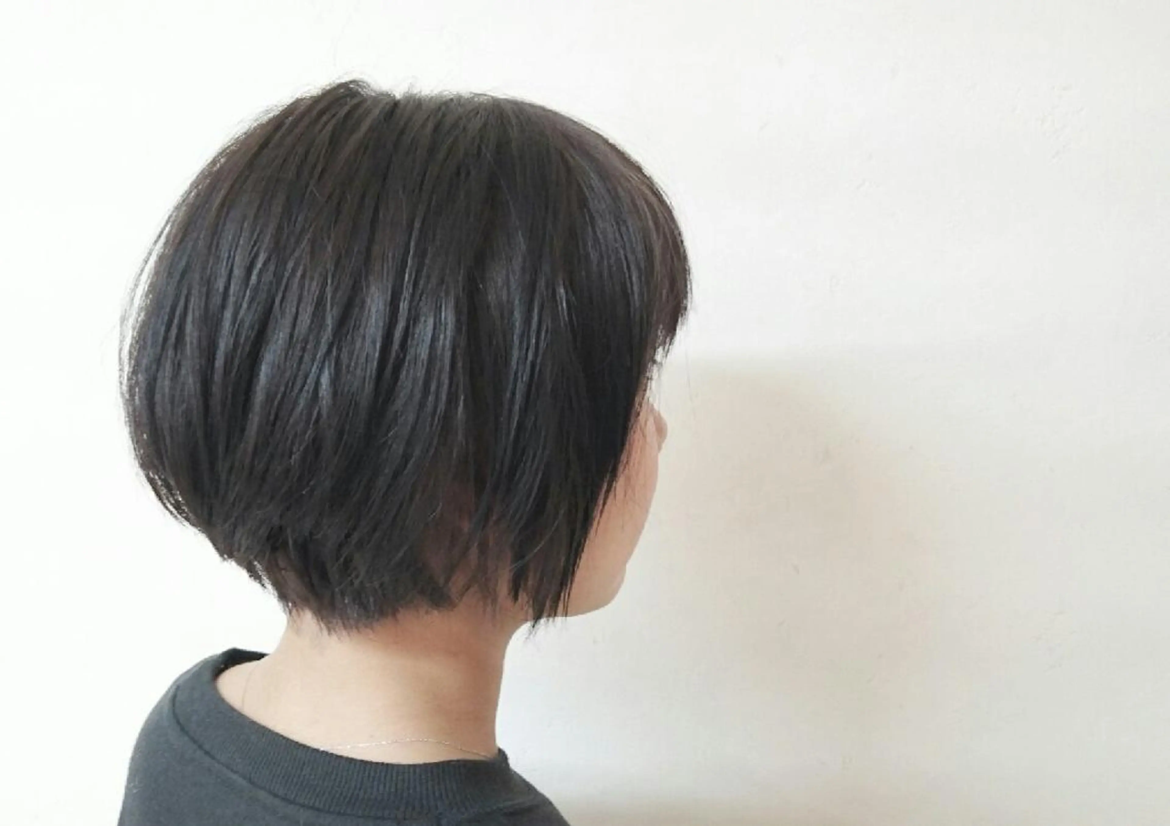 ショート カラー 透明感カラー グレージュ 透明感ハイライト◎ 伊藤夏海のヘアスタイル