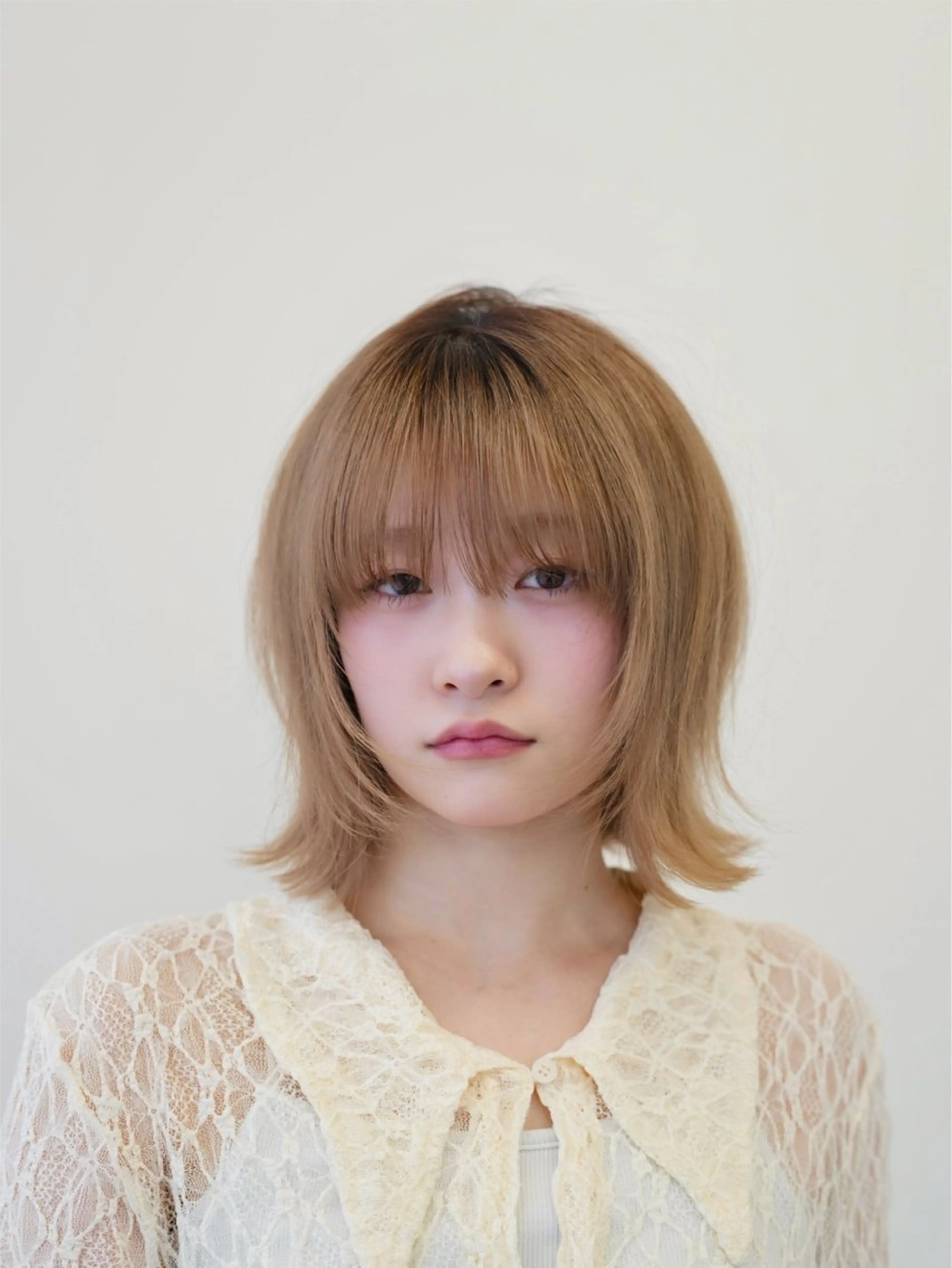 ミディアム ボブ 顔周りカット レイヤーカット SiSTA 自由が丘所属・自由ヶ丘 ボブ/レイヤーのヘアスタイル