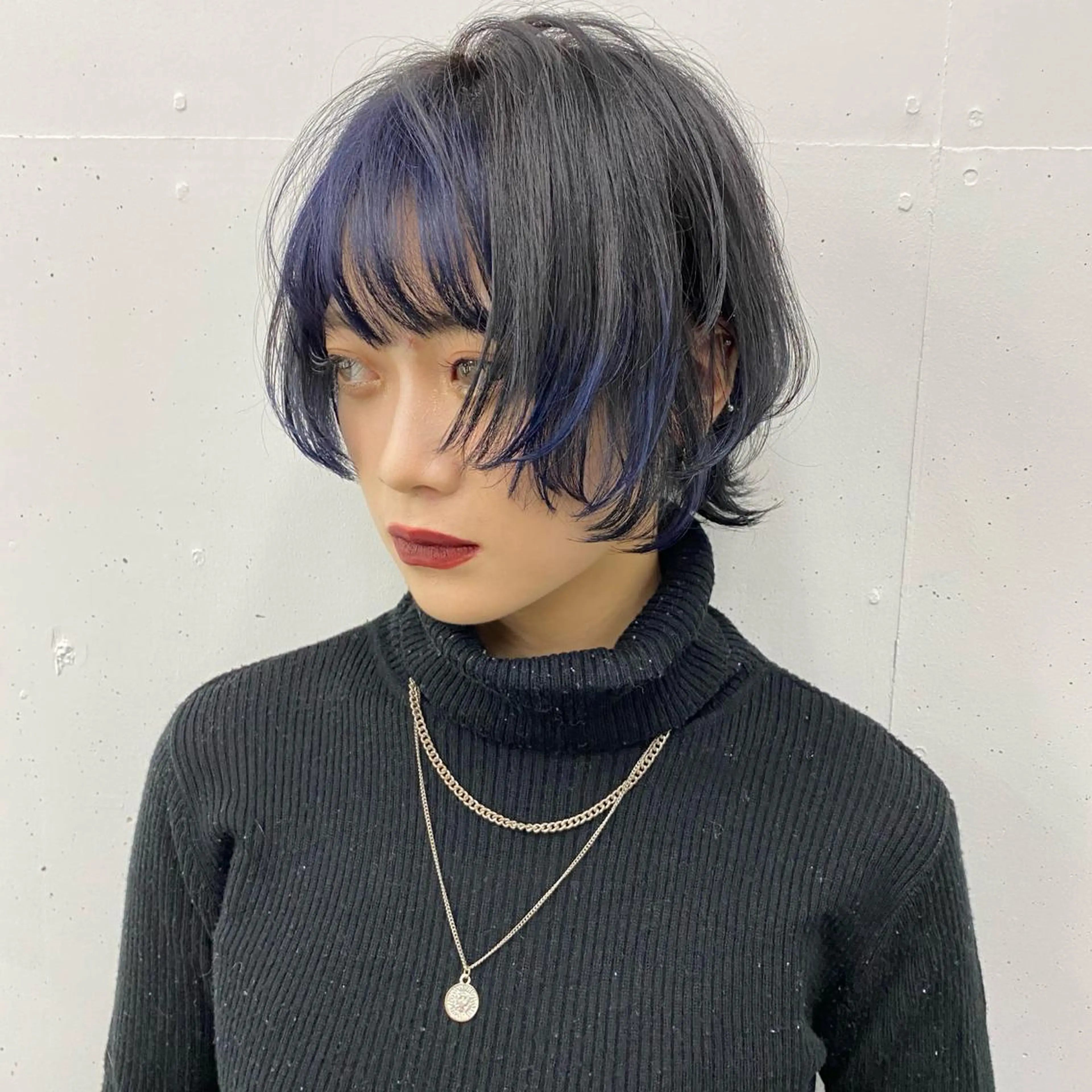 ショート ウルフカット TOMOYAレイヤー ブリーチ縮毛矯正のヘアスタイル