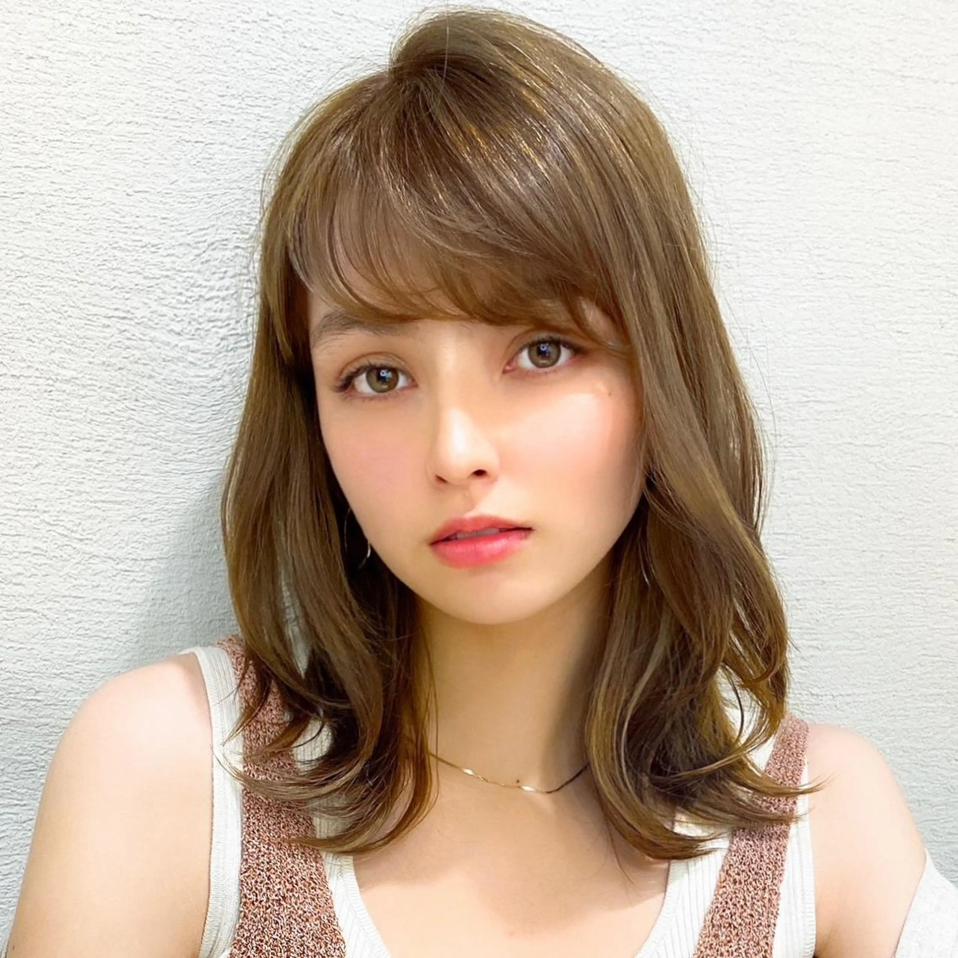 ミディアム カラー パーマ 小顔カット ヘアカラー トリートメント 髪質改善/ レイヤーカット金井翔のヘアスタイル