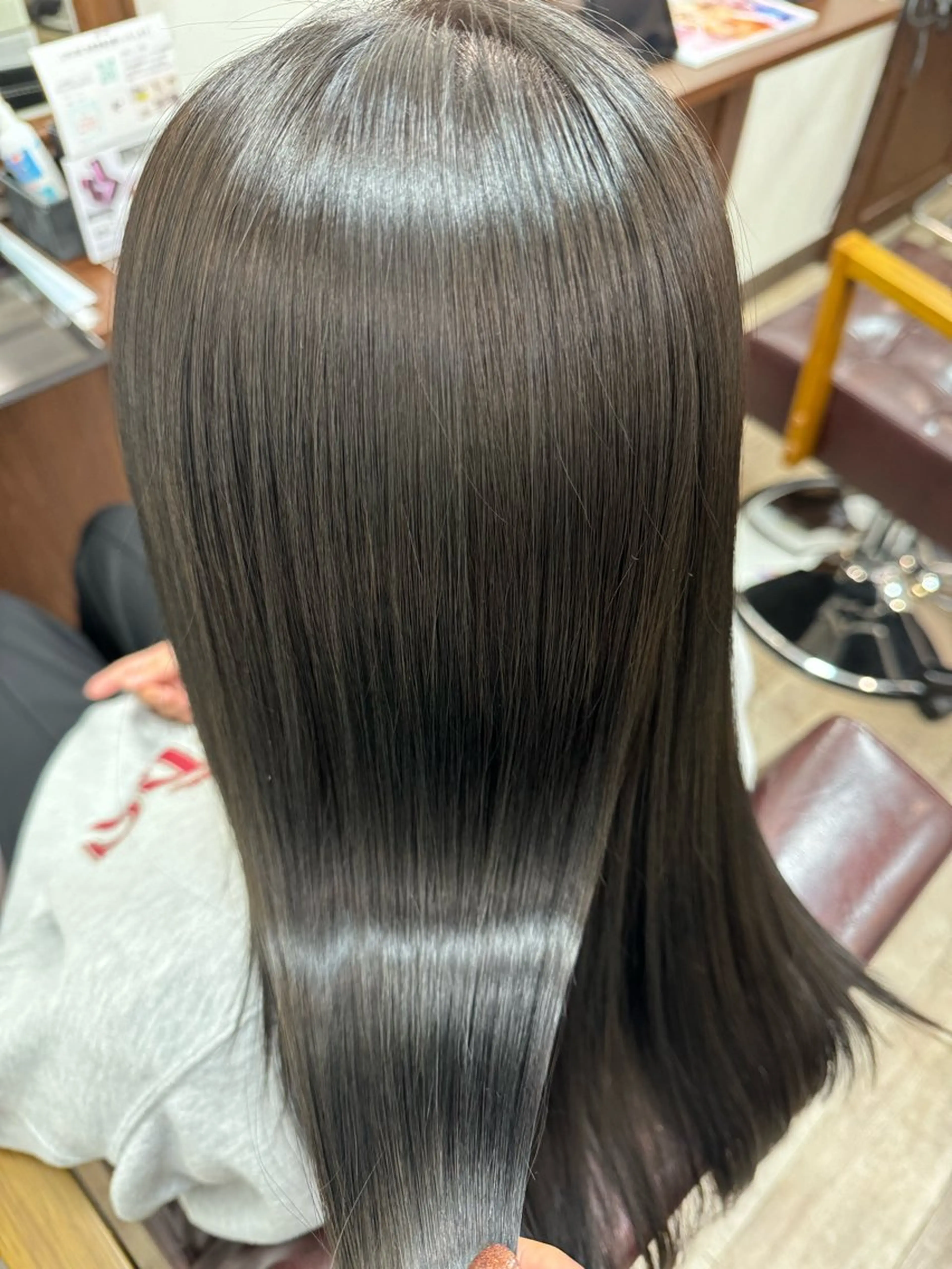 カラー ブリーチ 透明感カラー グレージュ ブリーチなしカラー ヘアカラー トリートメント 河端 悠花のヘアスタイル