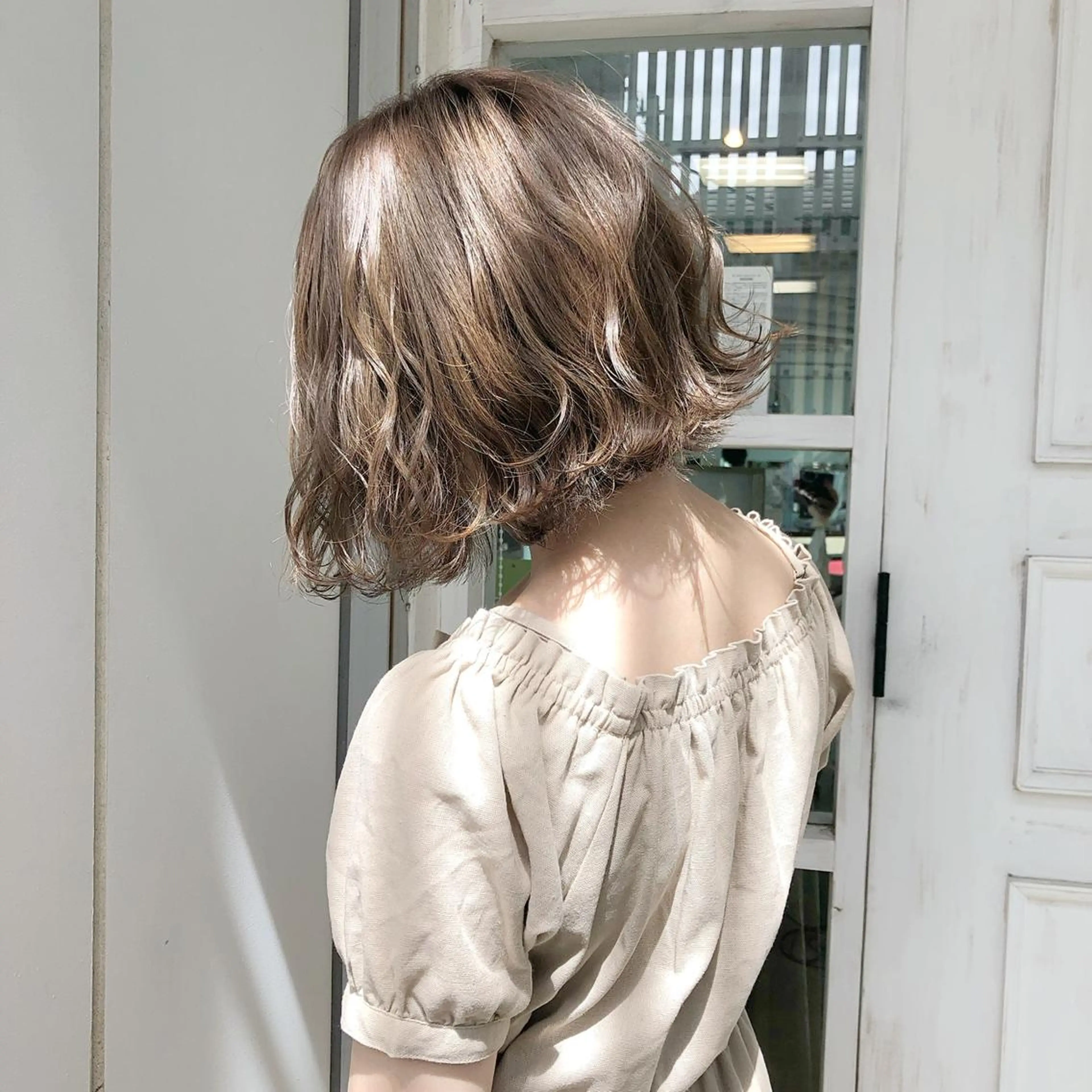 ミディアム カラー ヘアアレンジ ベージュカラー ブリーチ 榎園 由美のヘアスタイル