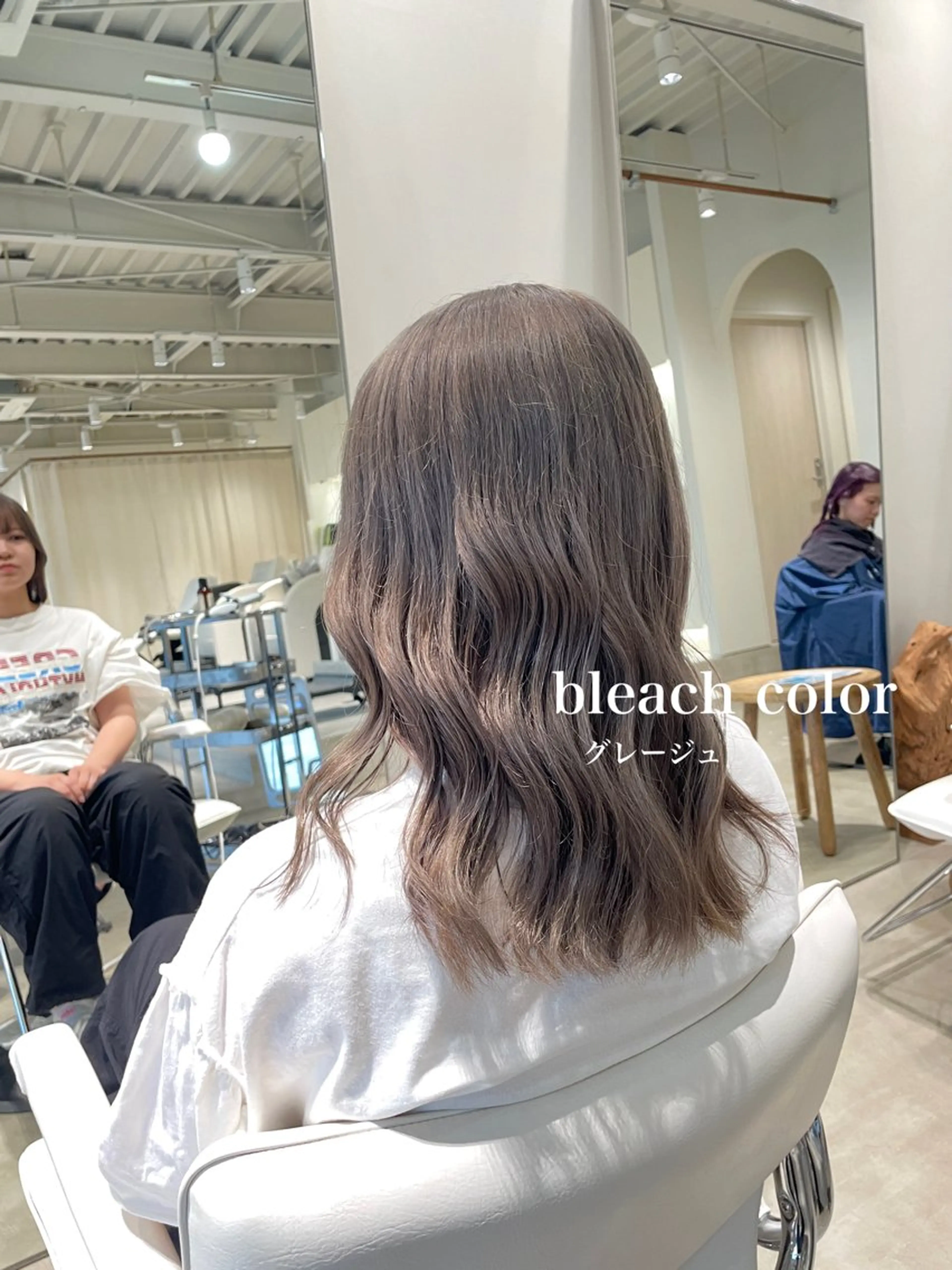 セミロング カラー グレージュ 峯崎 葵のヘアスタイル