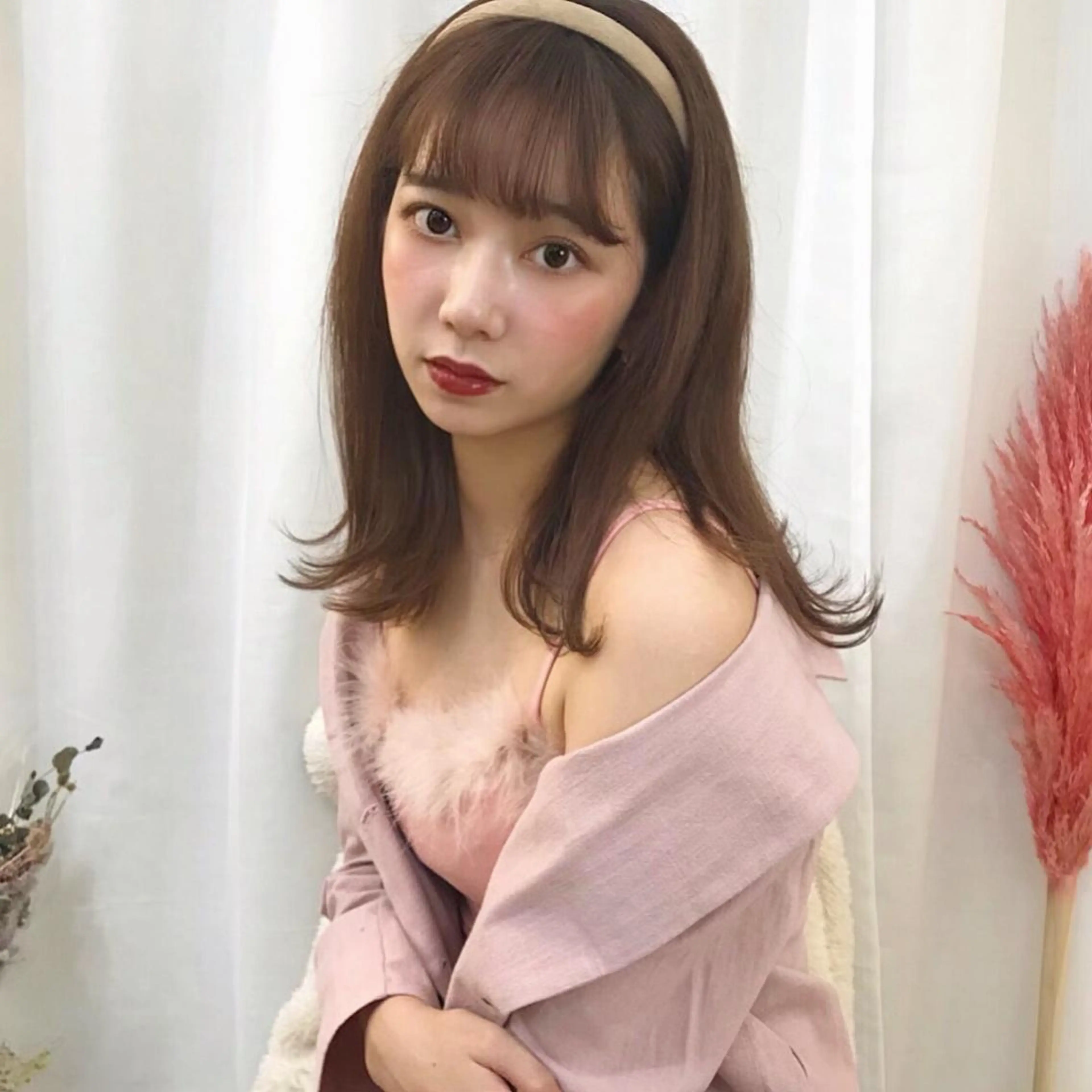 セミロング ブリーチなしカラー レイヤーカットのヘアスタイル