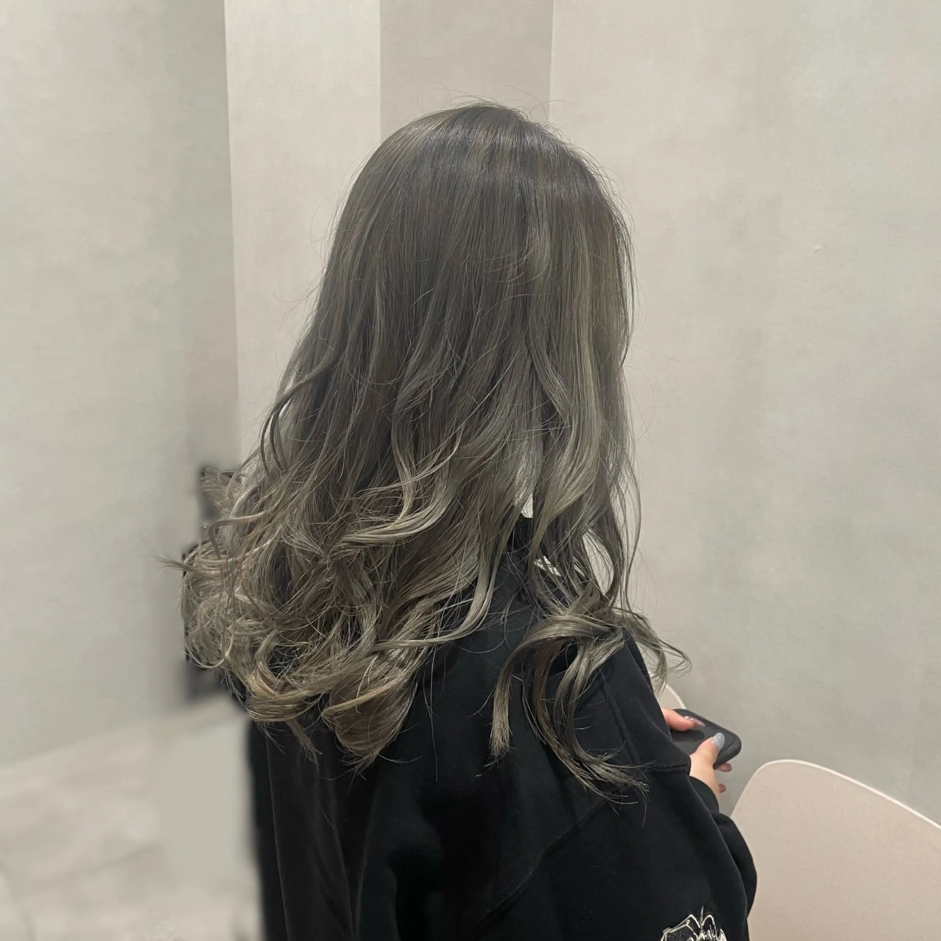 カラー バレイヤージュ ブリーチ グレージュ 池野 琴乃のヘアスタイル