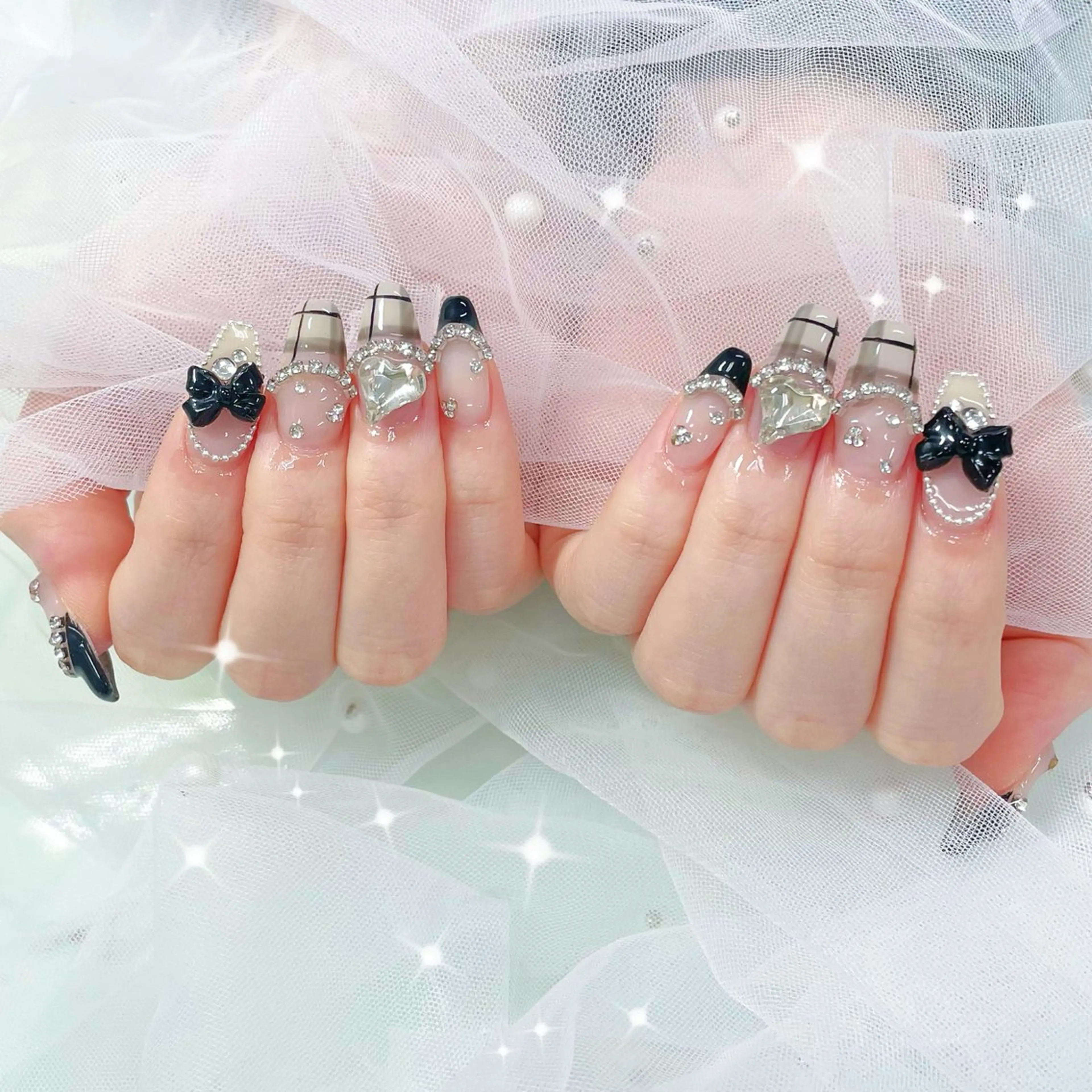 ネイル ハンドネイル misaki 🩰‎🤍🎀のネイルデザイン