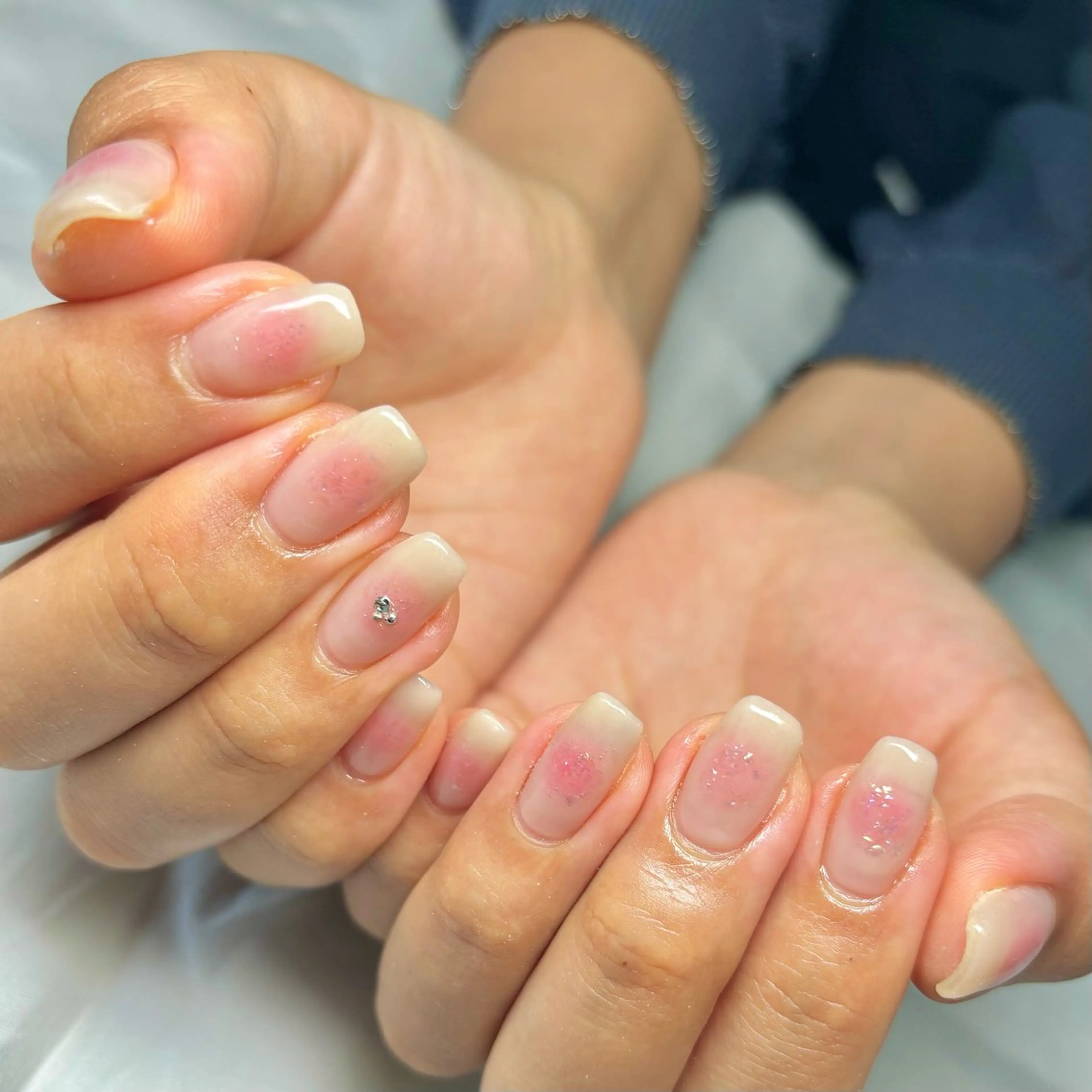 ネイル オーロラネイル チークネイル ラメ(グリッター) ハンドネイル ハンドケア nail&eye Aoのマツエク・マツパデザイン