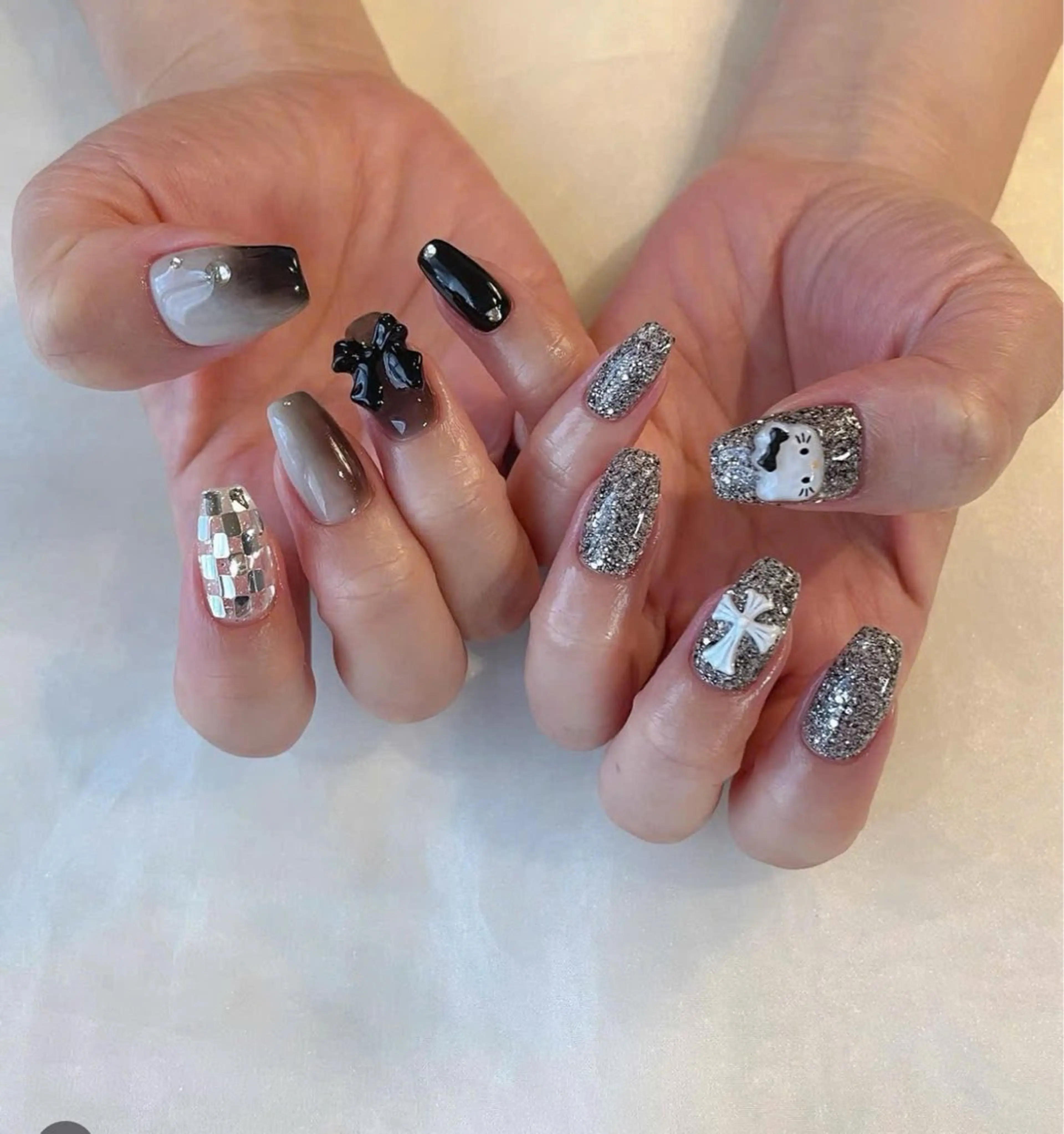 ネイル フレンチネイル キラキラネイル マグネットネイル ミラーネイル ニュアンスネイル ハンドネイル Lyn TA Nailのネイルデザイン